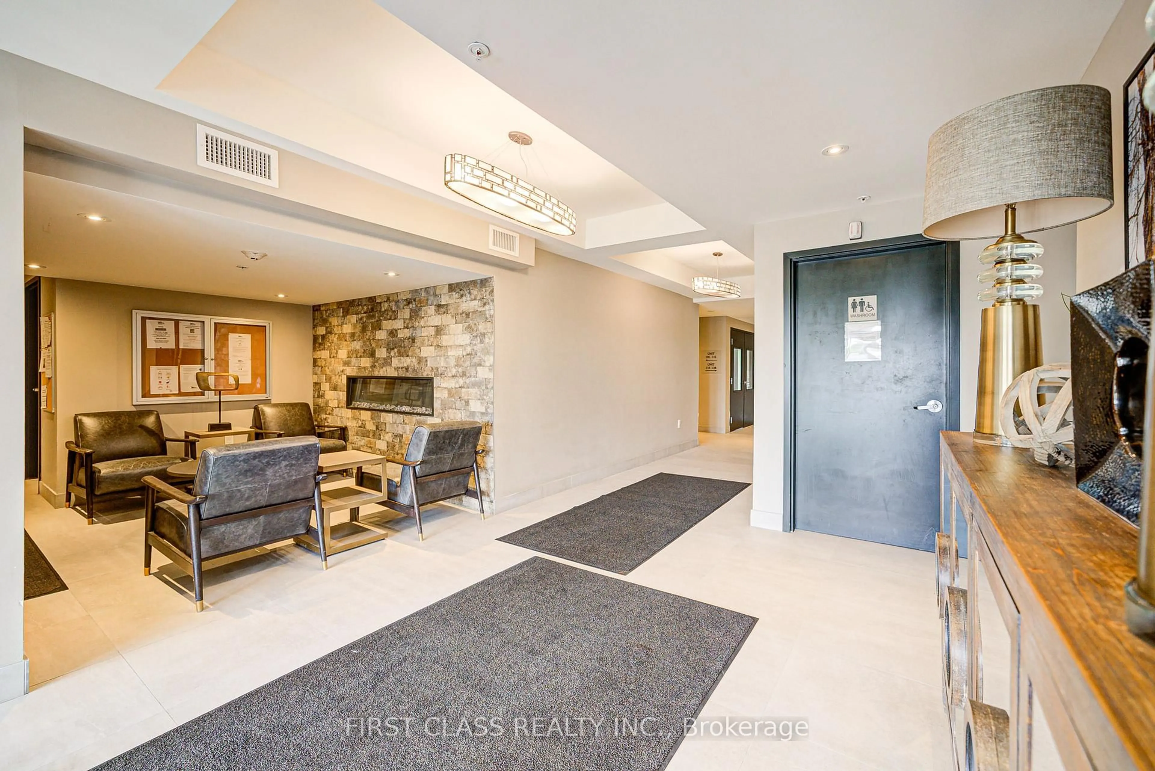 Indoor foyer for 610 Farmstead Dr #610, Milton Ontario L9T 8X5