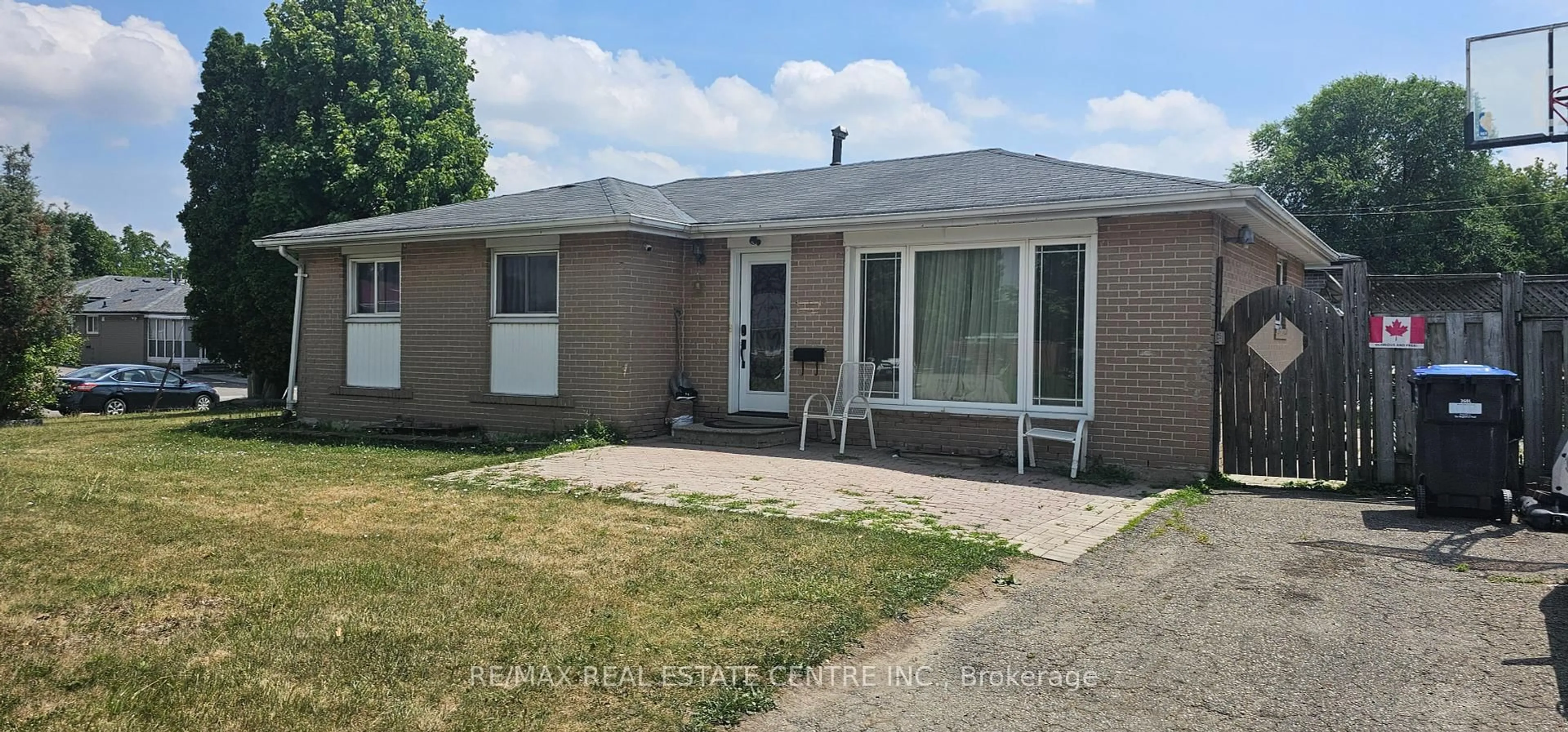 Home with brick exterior material, street for 132 Brentwood Dr, Brampton Ontario L6T 1R2