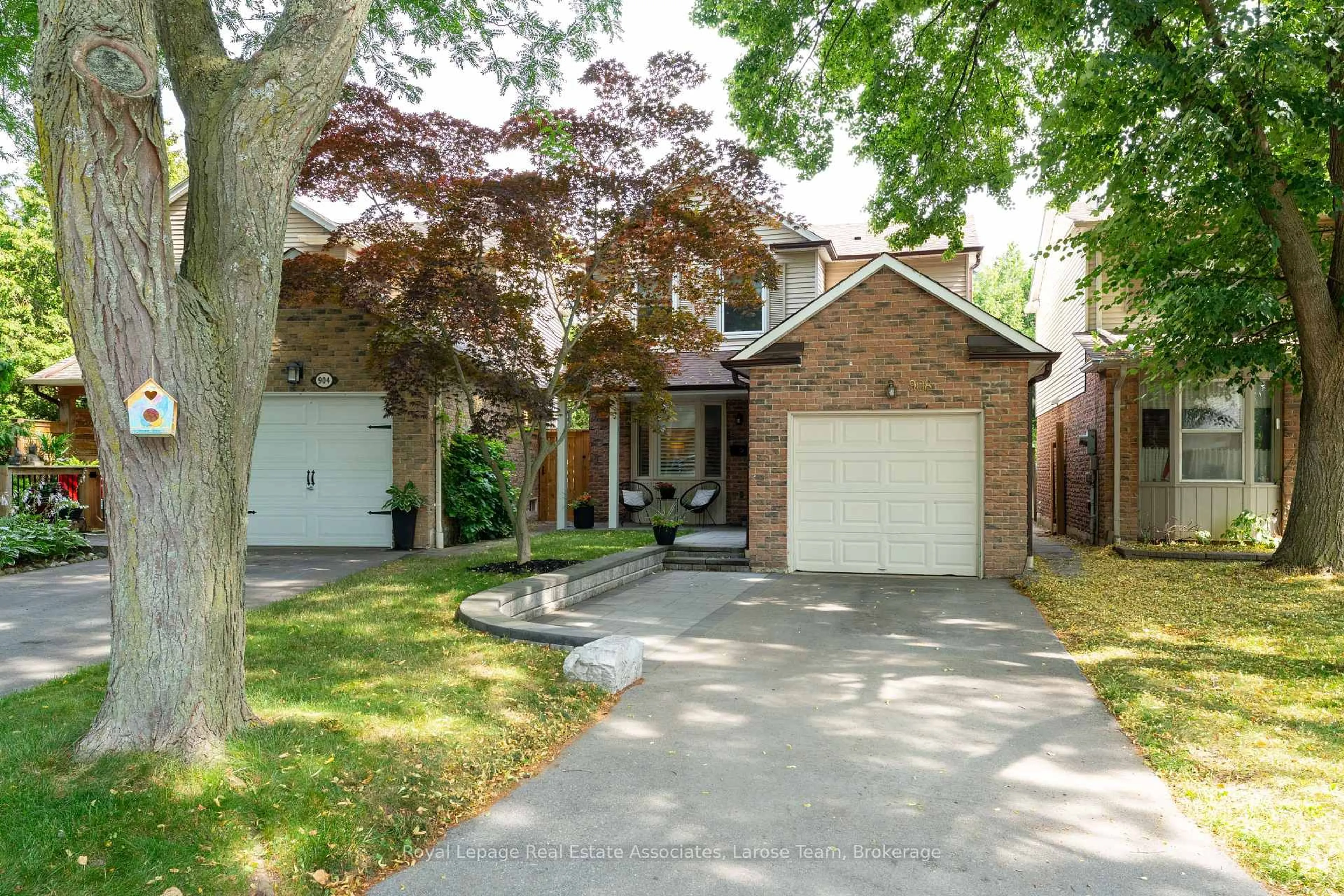 Home with brick exterior material, street for 908 Sweetwater Cres, Mississauga Ontario L5H 4A8
