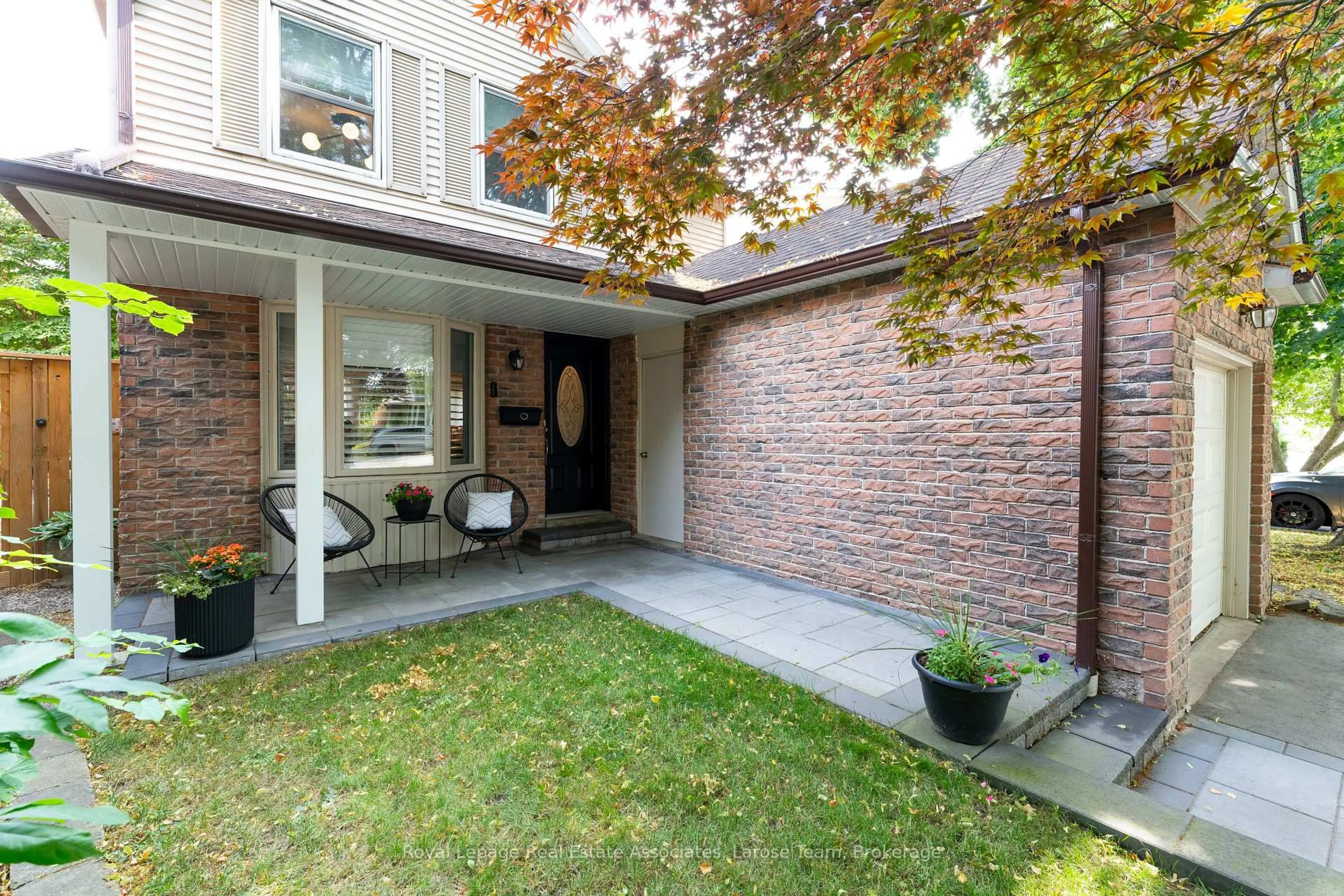 Home with brick exterior material, street for 908 Sweetwater Cres, Mississauga Ontario L5H 4A8