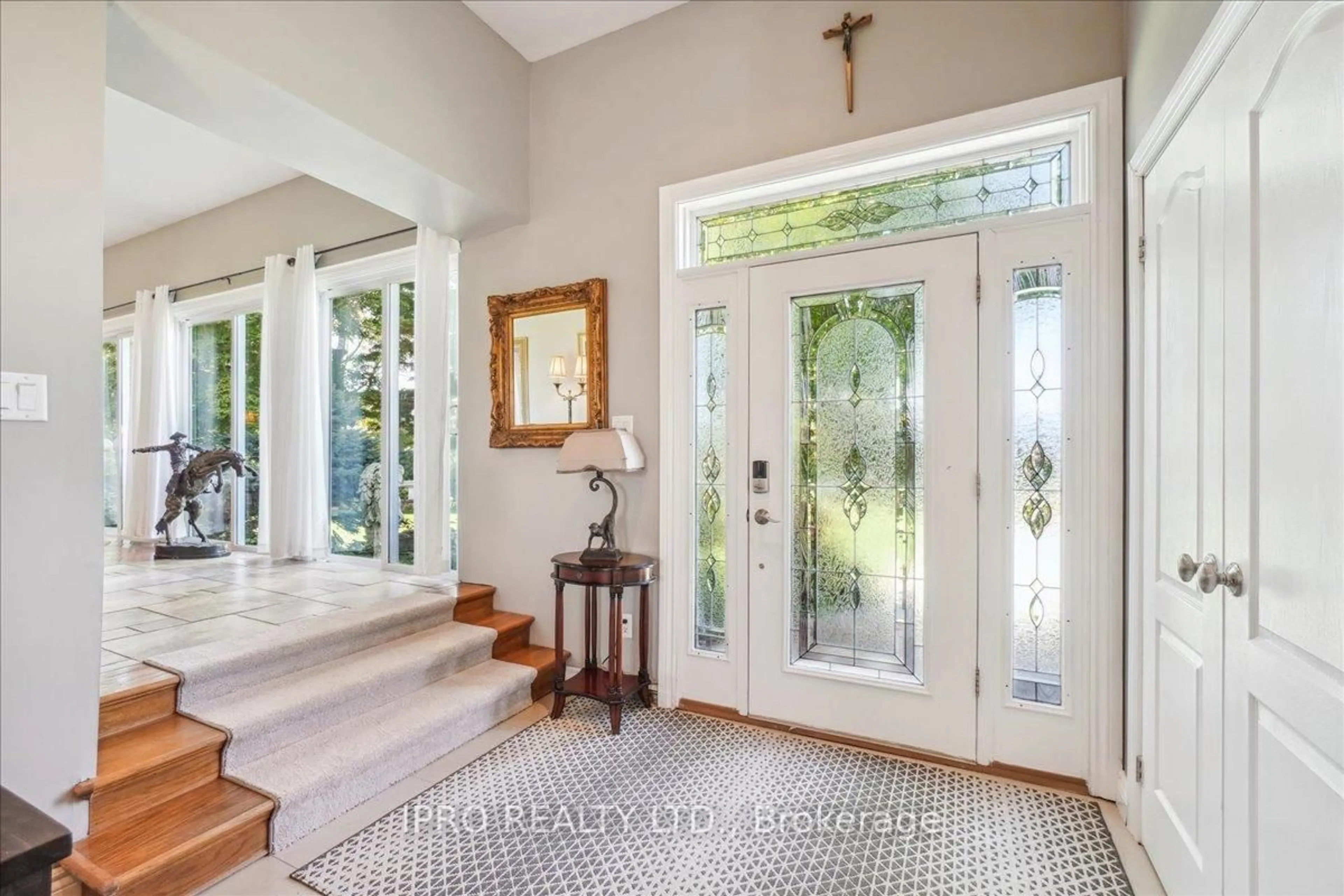 Indoor entryway for 12509 DUBLIN Line, Halton Hills Ontario L7J 2M1