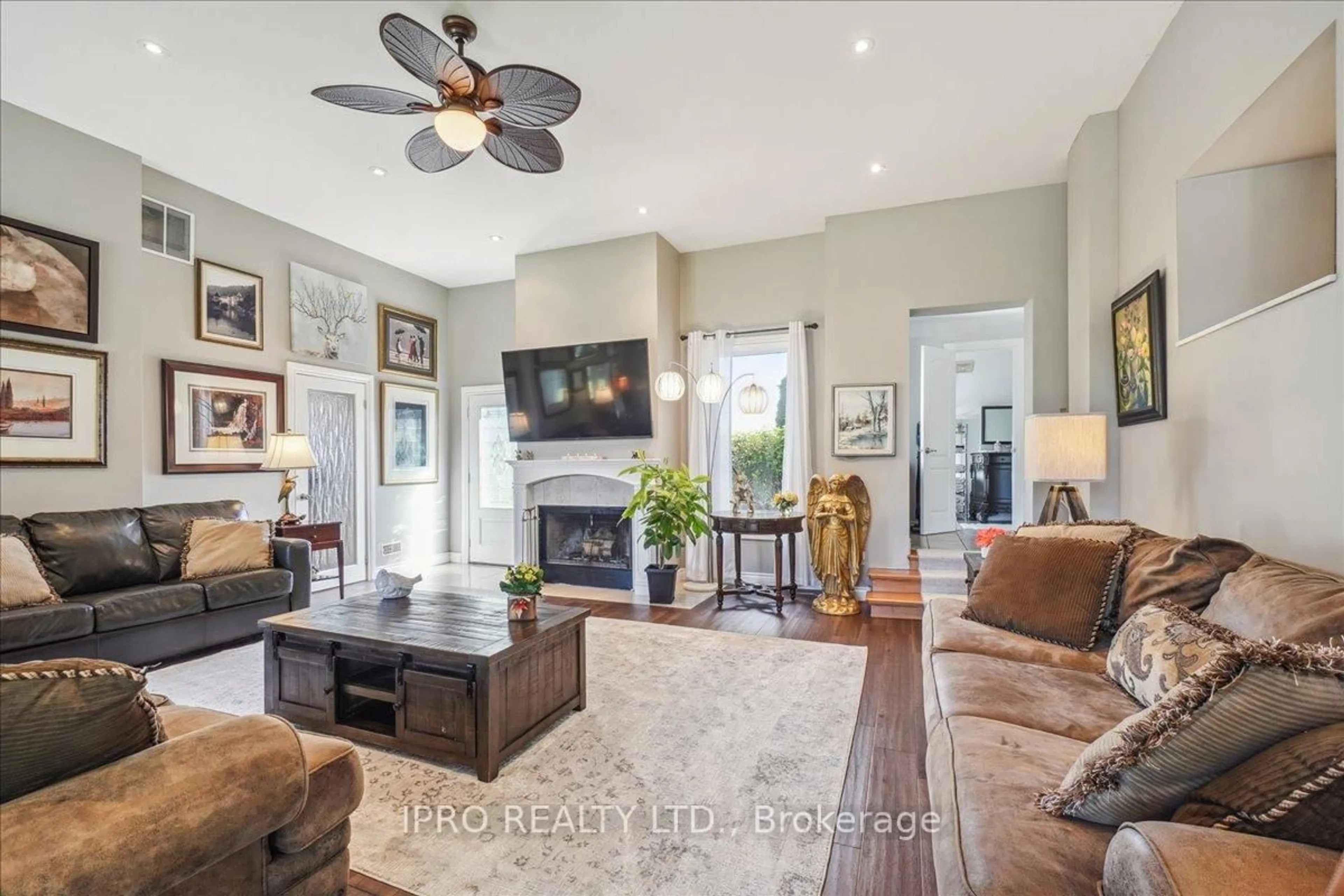 Living room with furniture, unknown for 12509 DUBLIN Line, Halton Hills Ontario L7J 2M1