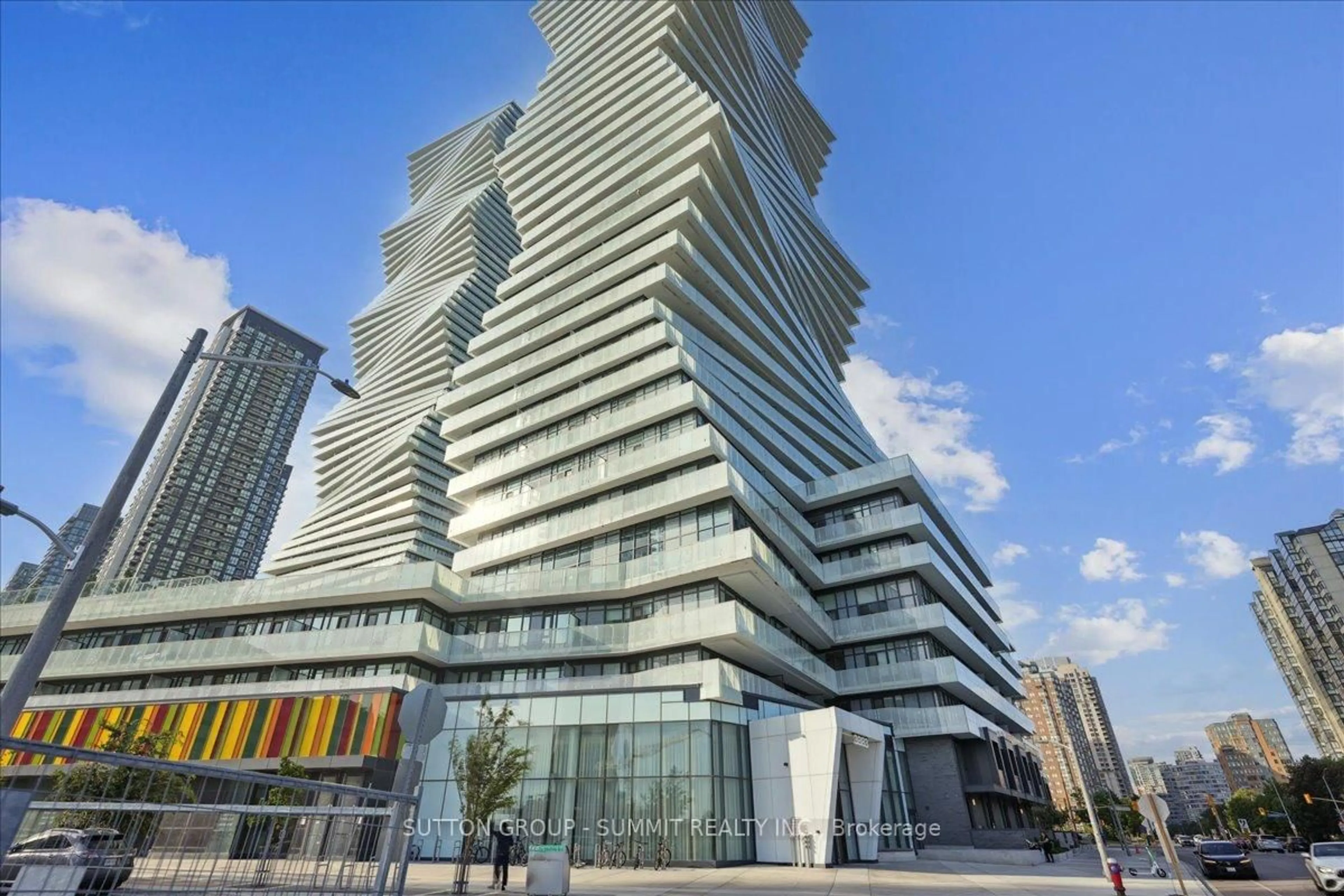 Indoor foyer for 3883 Quartz Rd #1005, Mississauga Ontario L5B 0M4