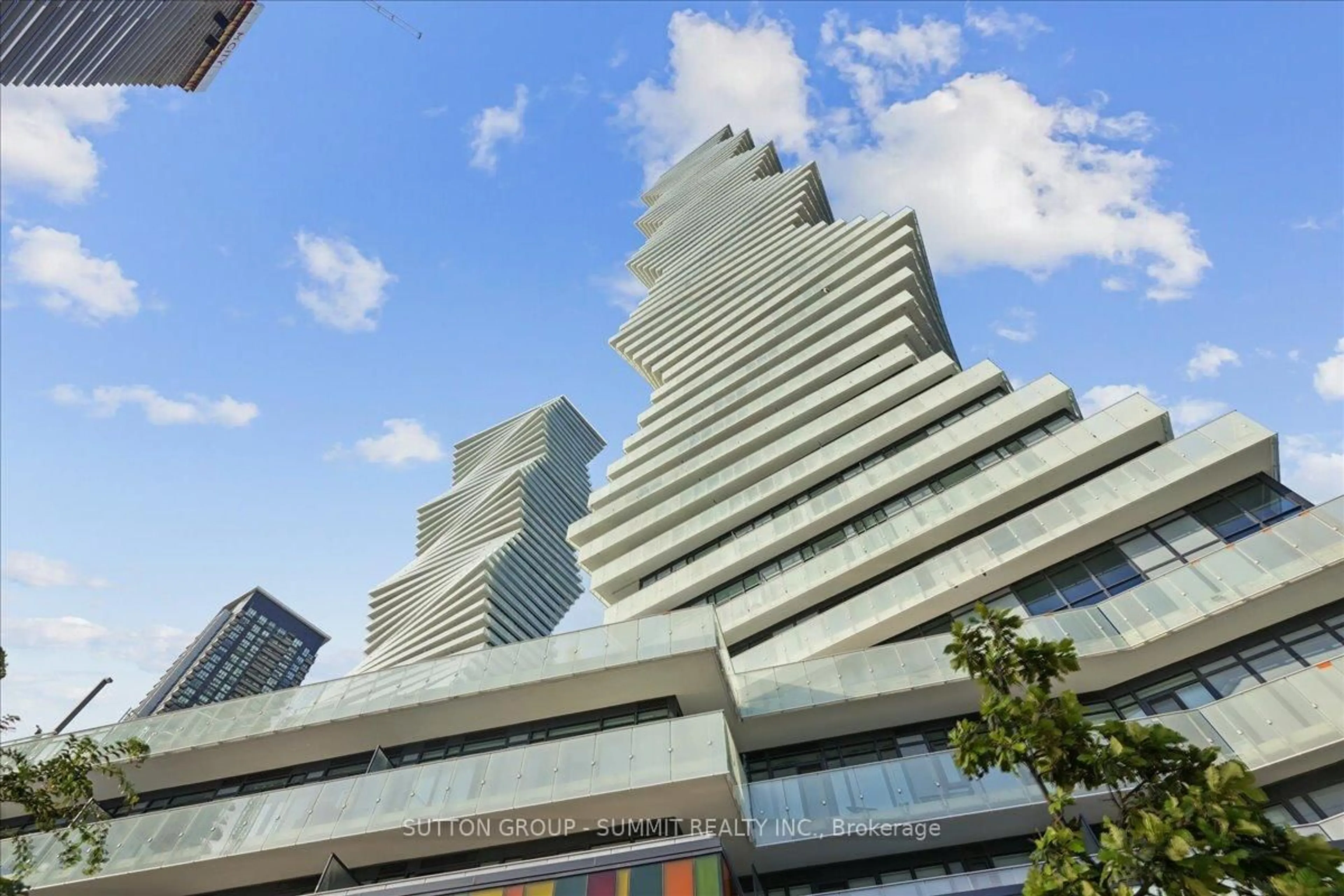 Indoor foyer for 3883 Quartz Rd #1005, Mississauga Ontario L5B 0M4