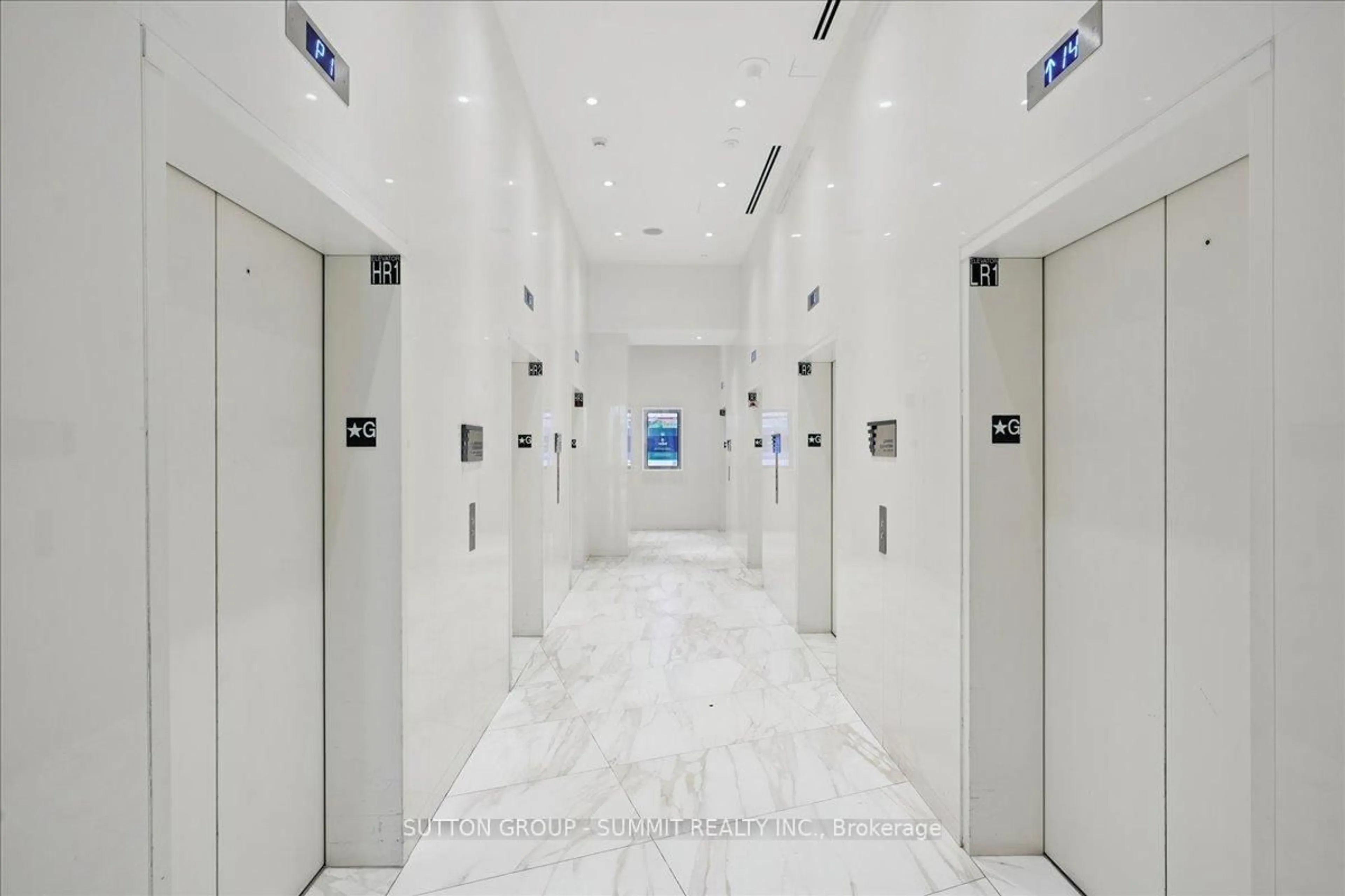 Indoor foyer for 3883 Quartz Rd #1005, Mississauga Ontario L5B 0M4
