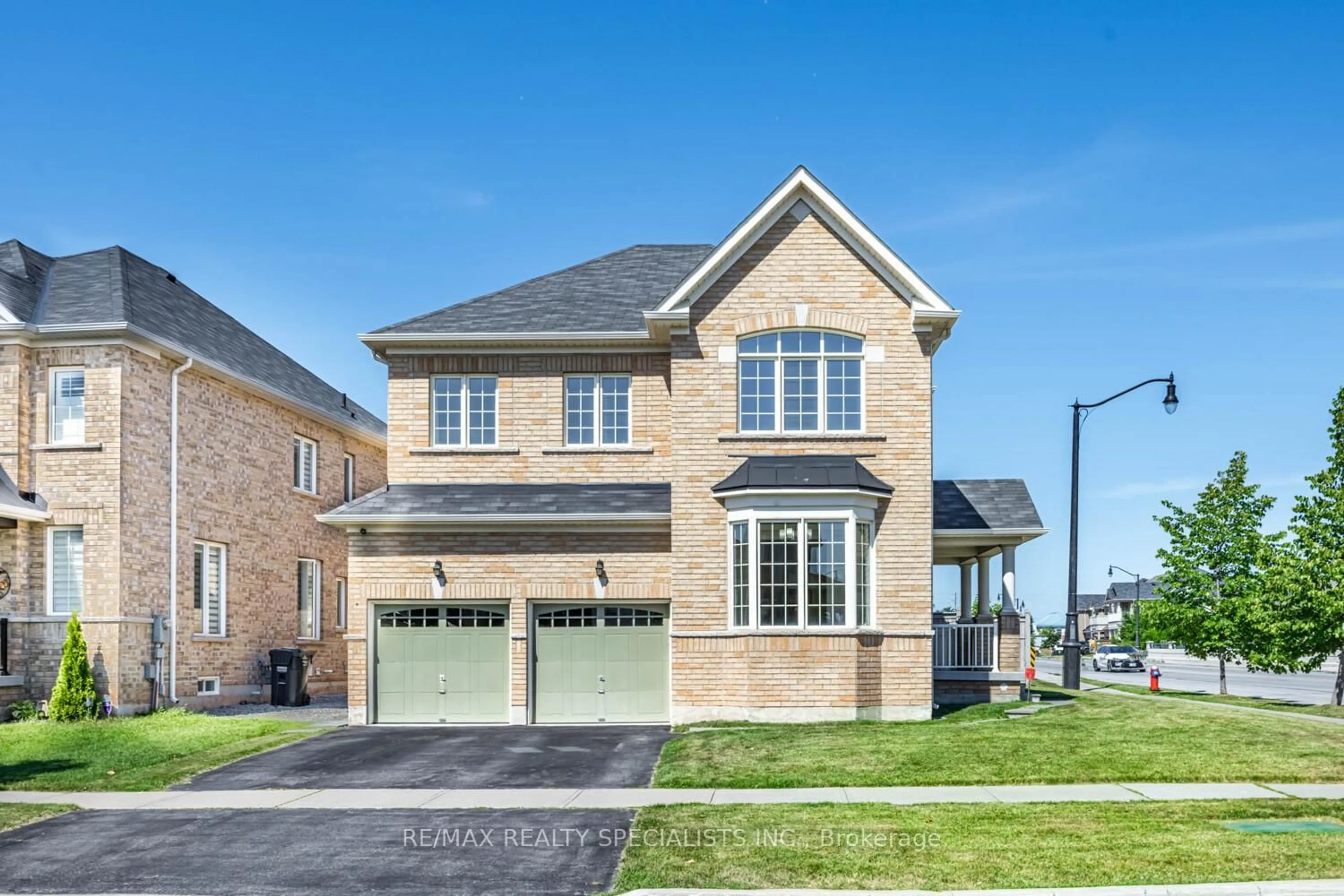 Home with brick exterior material, street for 142 Bonnie Braes Dr, Brampton Ontario L6Y 0W7