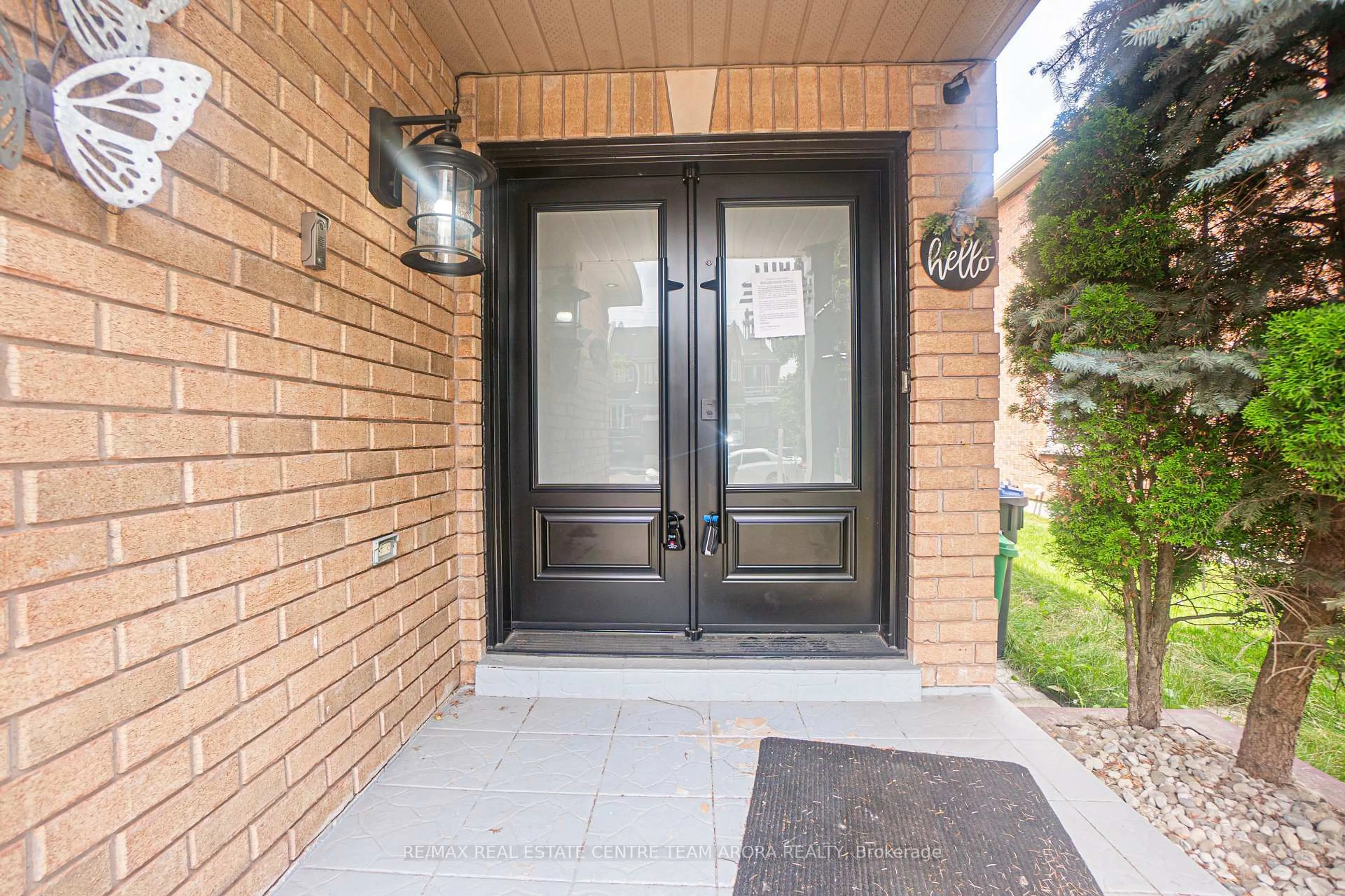 Indoor entryway for 153 Albright Rd, Brampton Ontario L6X 0J2