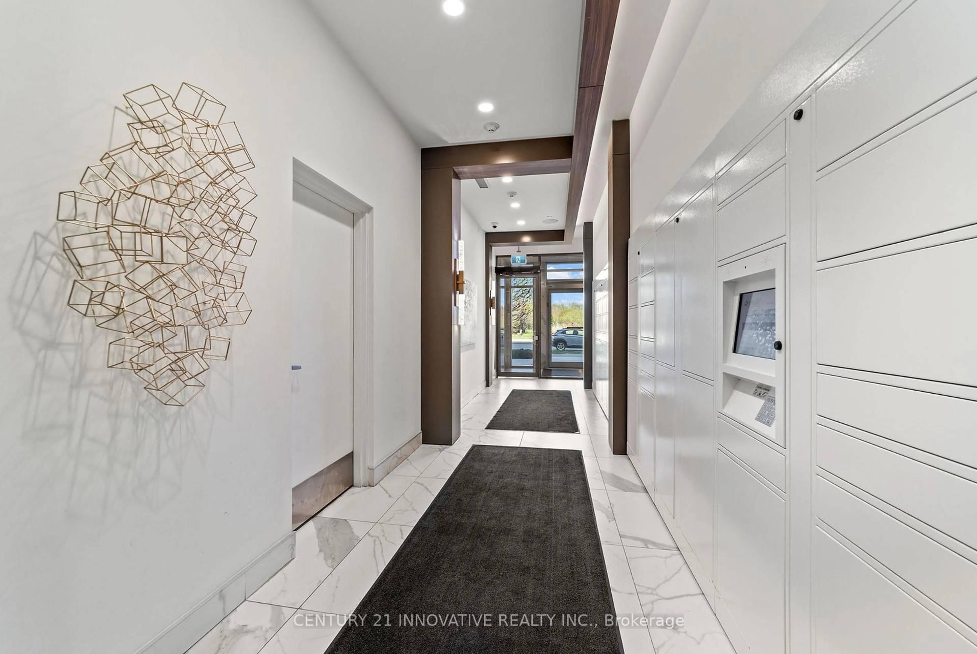 Indoor foyer for 1050 Main St St #520, Milton Ontario L9T 9M3