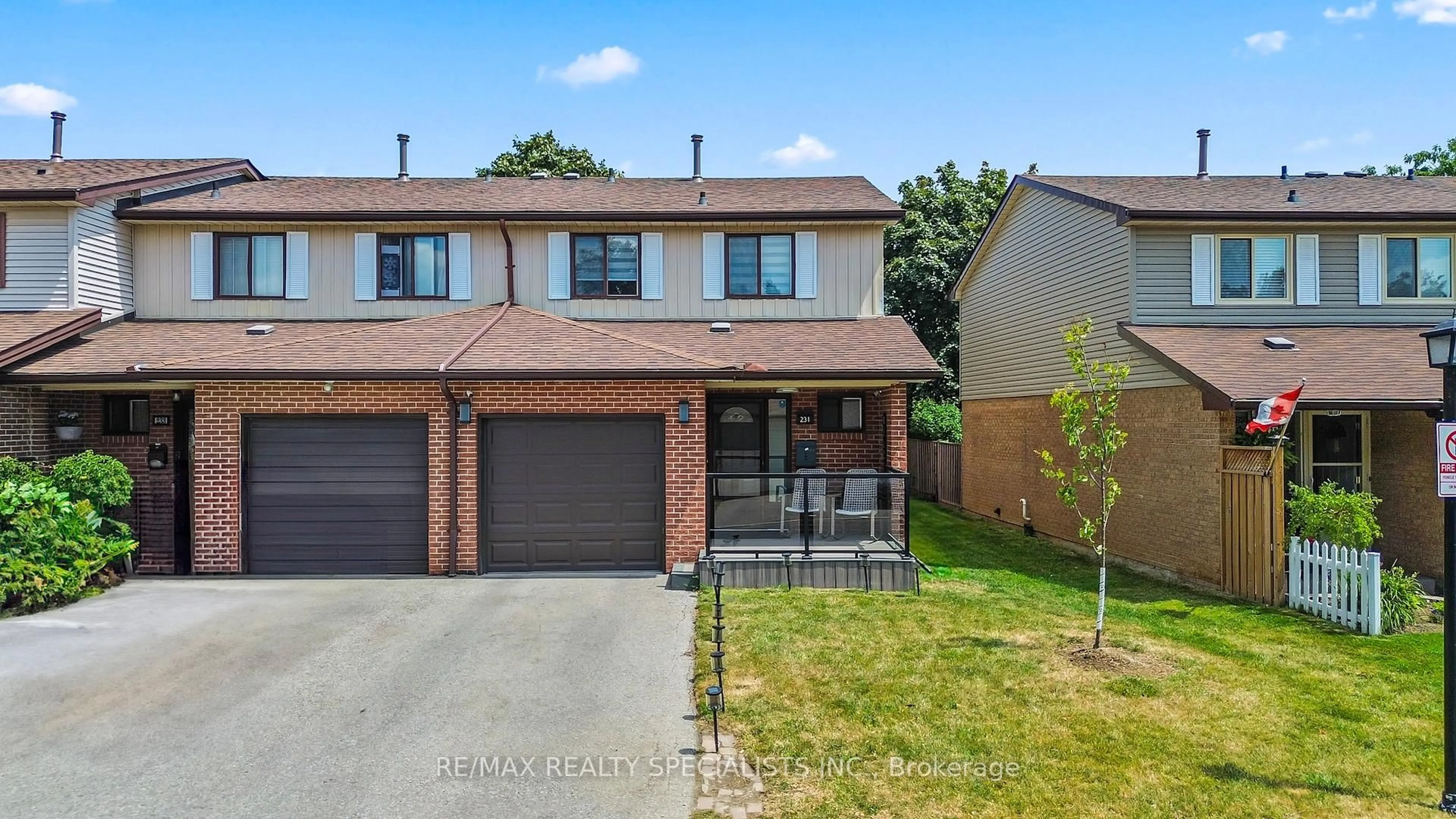 A pic from outside/outdoor area/front of a property/back of a property/a pic from drone, street for 231 Baronwood Crt #231, Brampton Ontario L6V 3H9