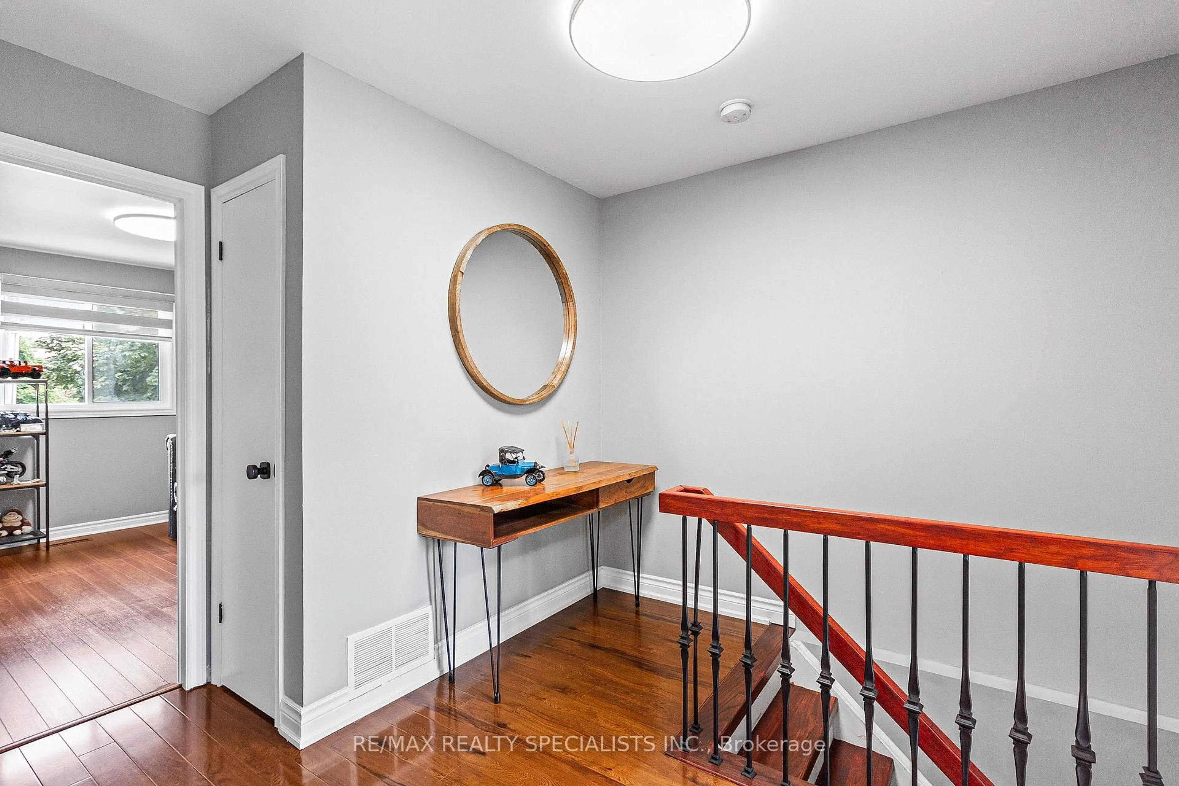 Indoor entryway for 231 Baronwood Crt #231, Brampton Ontario L6V 3H9