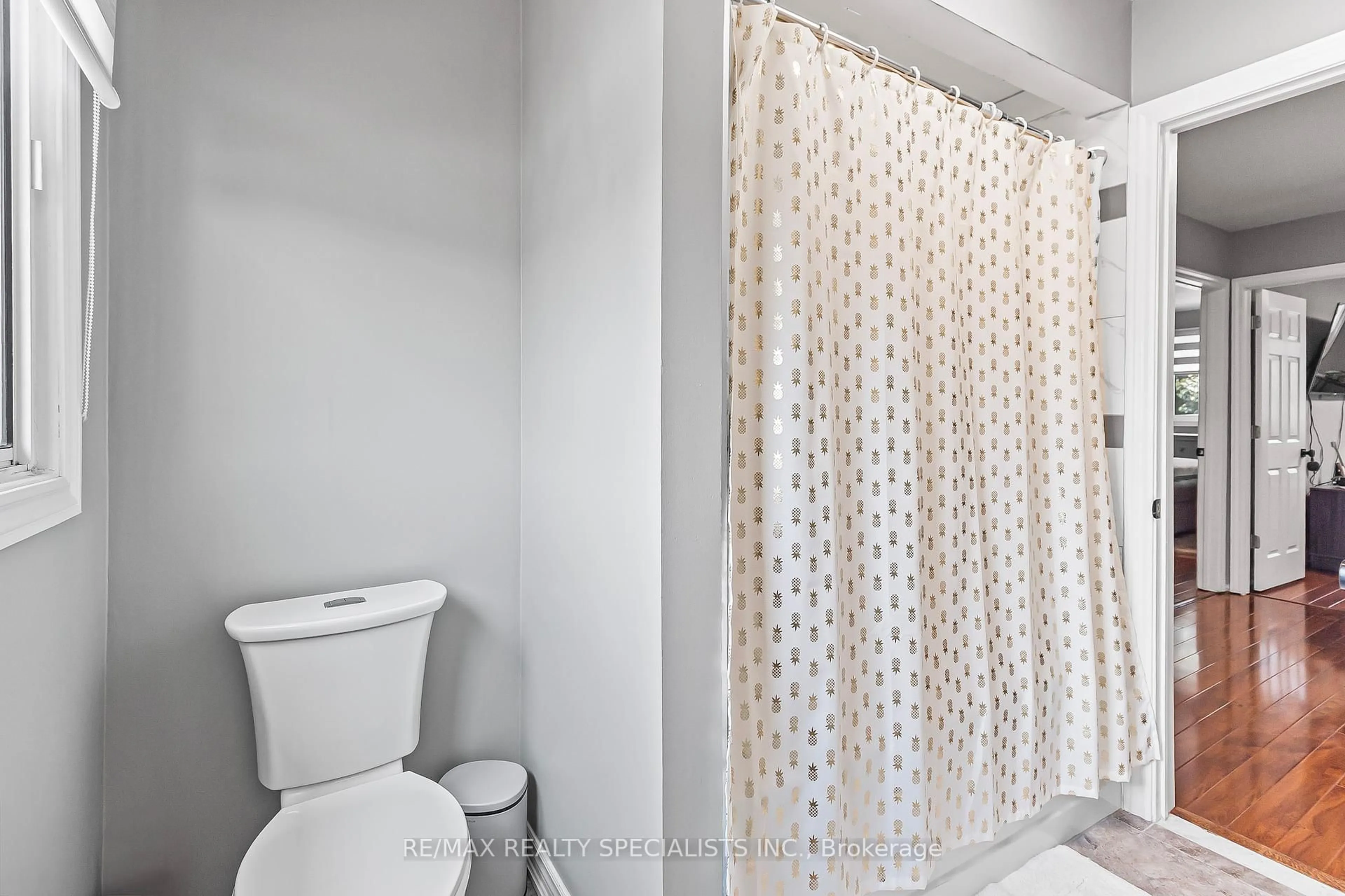 Standard bathroom, unknown for 231 Baronwood Crt #231, Brampton Ontario L6V 3H9