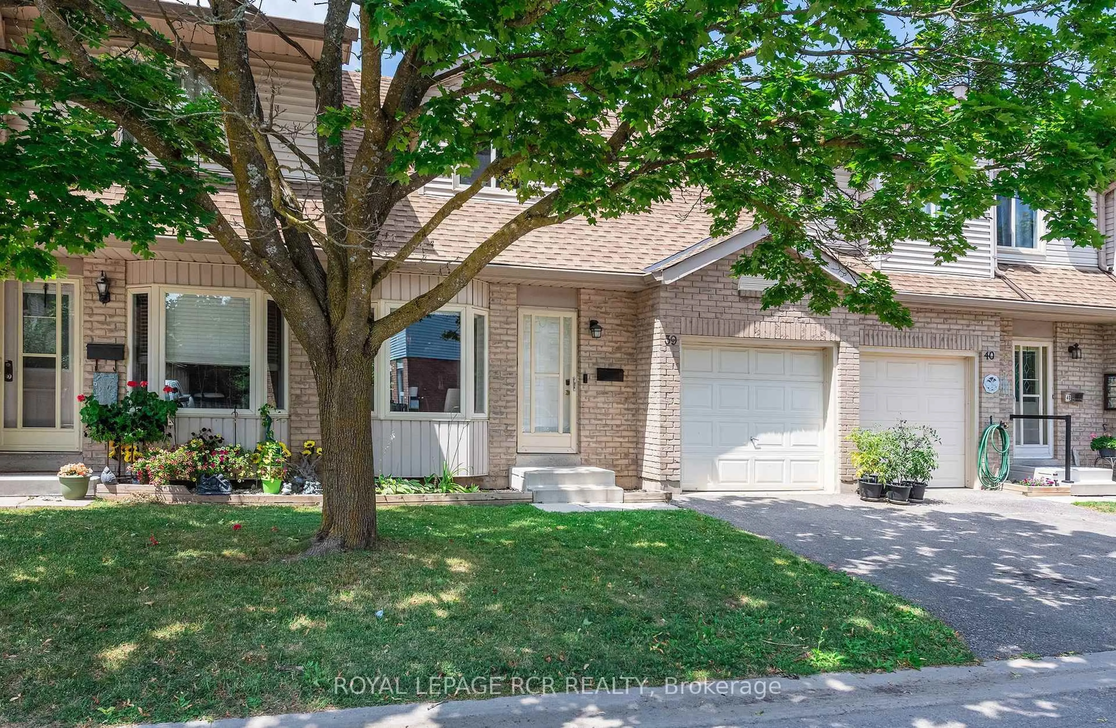 Home with vinyl exterior material, street for 31 Parkview Dr #39, Orangeville Ontario L9W 4H8