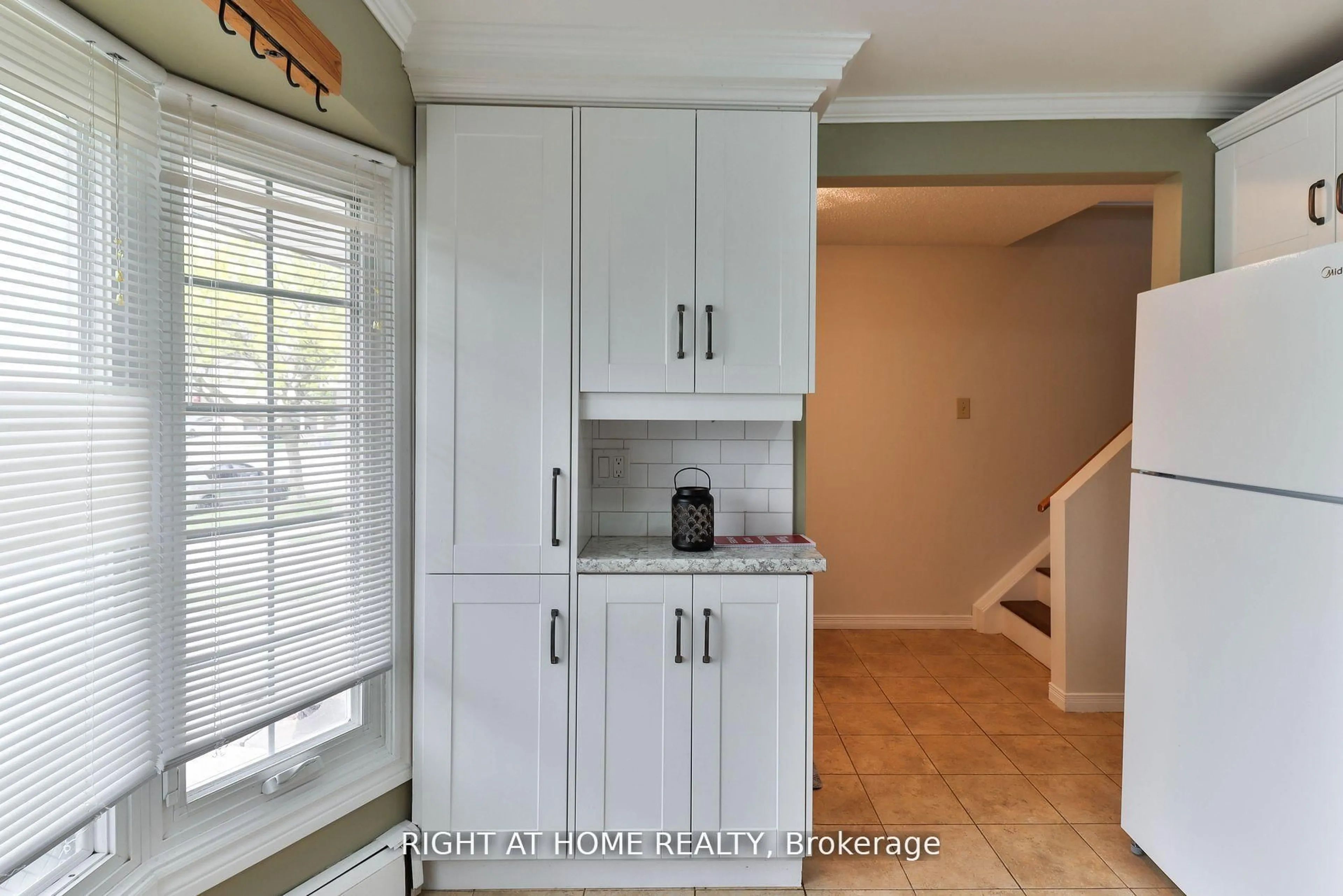 Open concept kitchen, ceramic/tile floor for 12 Hill St, Halton Hills Ontario L7J 2W2