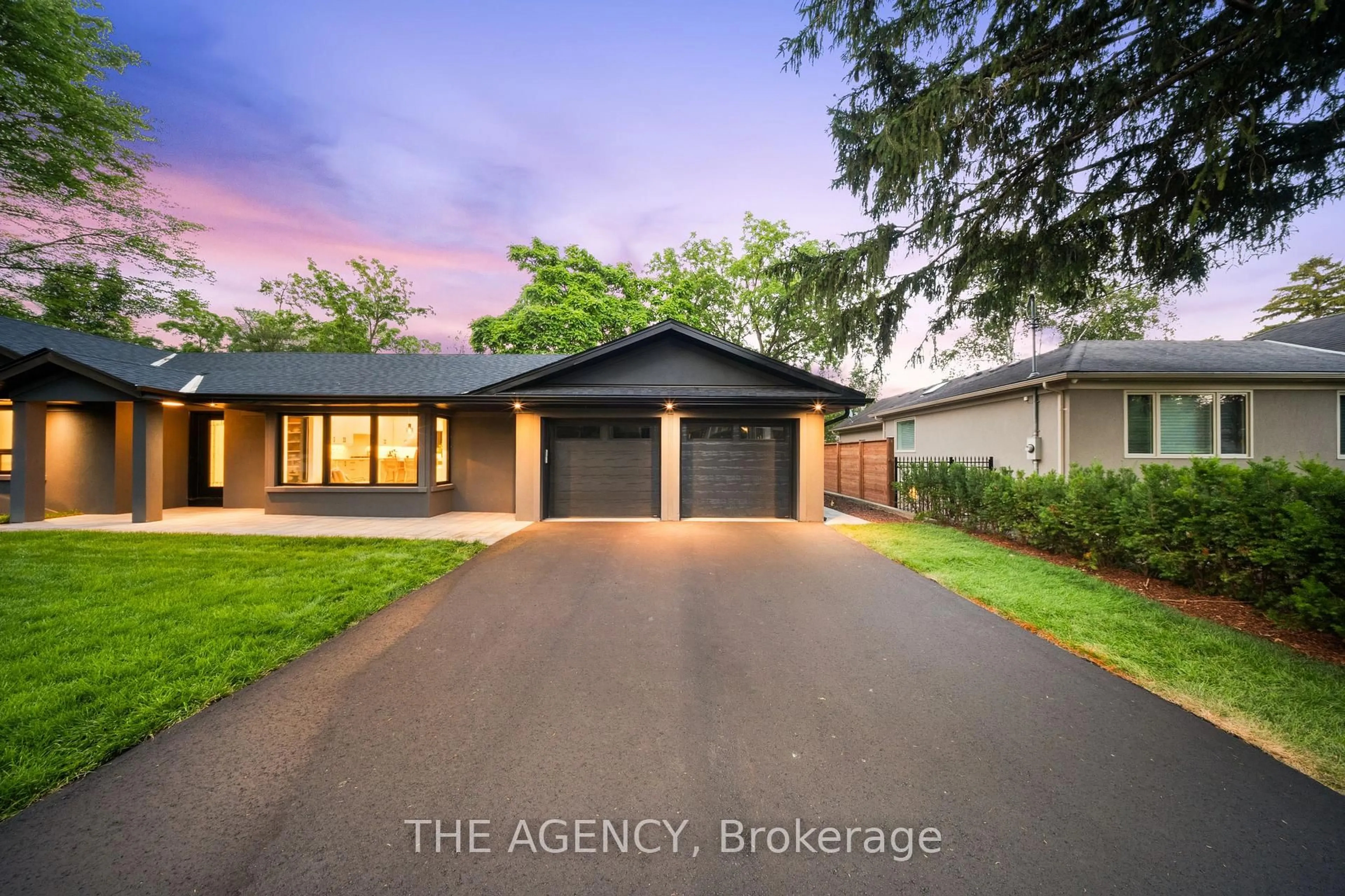 A pic from outside/outdoor area/front of a property/back of a property/a pic from drone, street for 201 Trelawn Ave, Oakville Ontario L6J 4R3