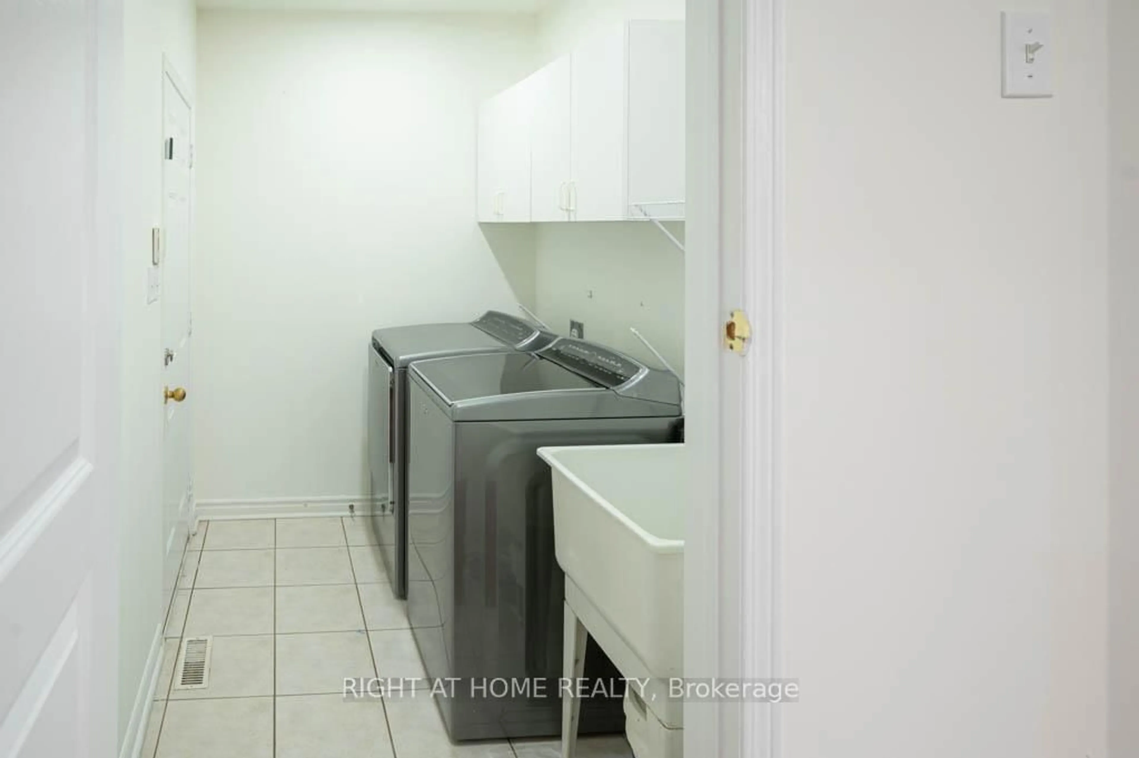 Laundry room for 7 Gabrielle Dr, Brampton Ontario L7A 2A3