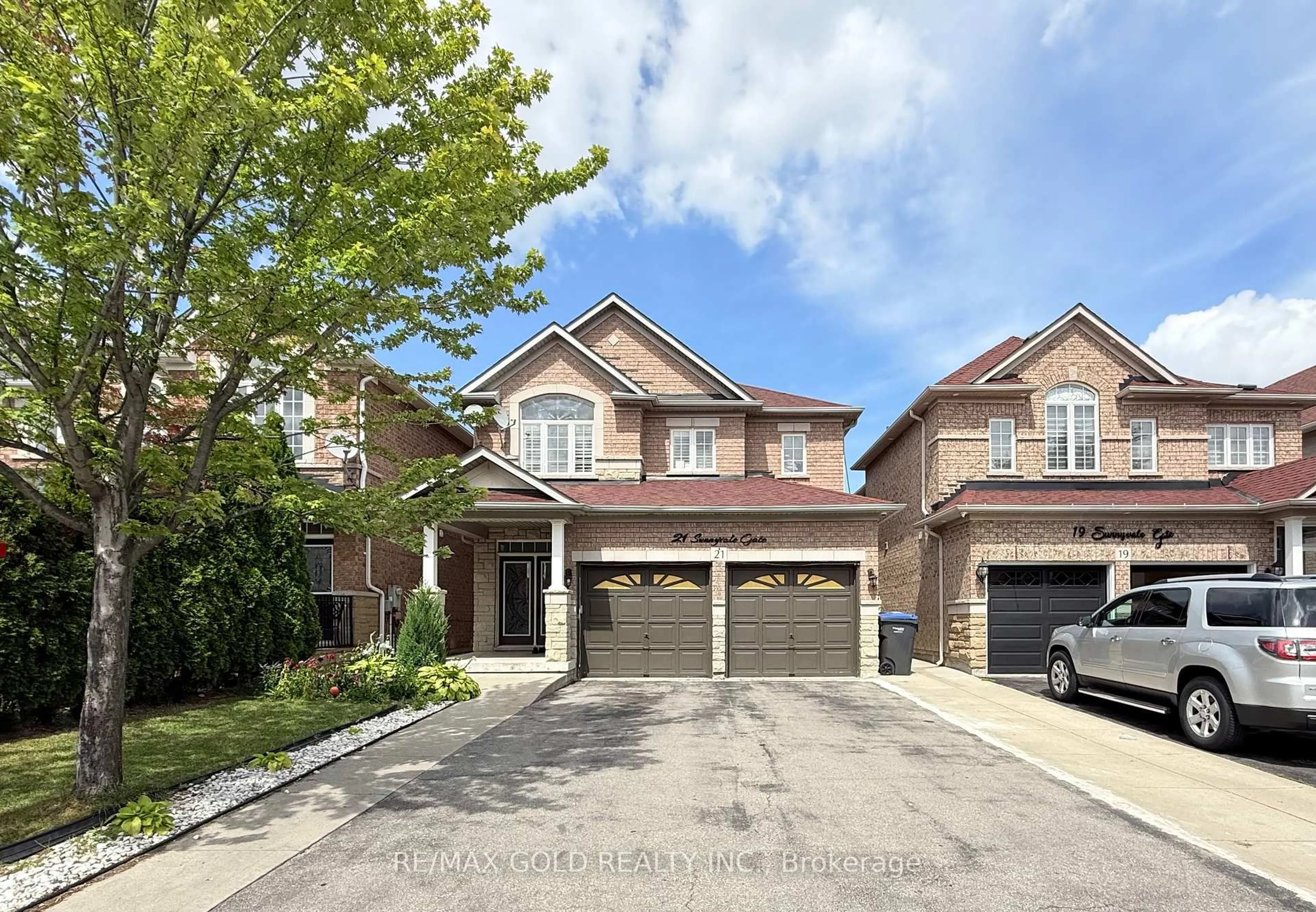 Home with brick exterior material, street for 21 Sunnyvale Gate, Brampton Ontario L6S 6J3