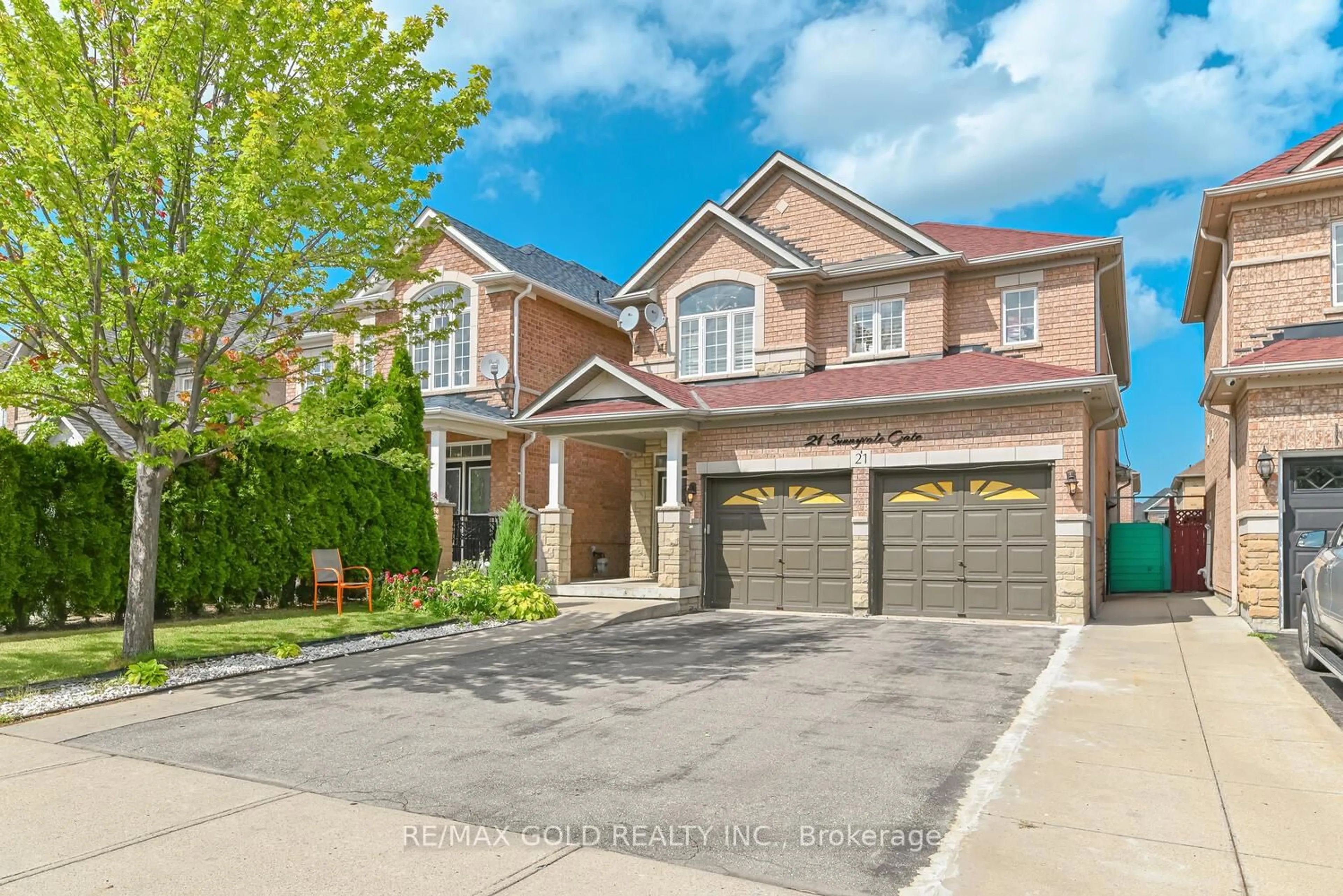 Home with brick exterior material, street for 21 Sunnyvale Gate, Brampton Ontario L6S 6J3