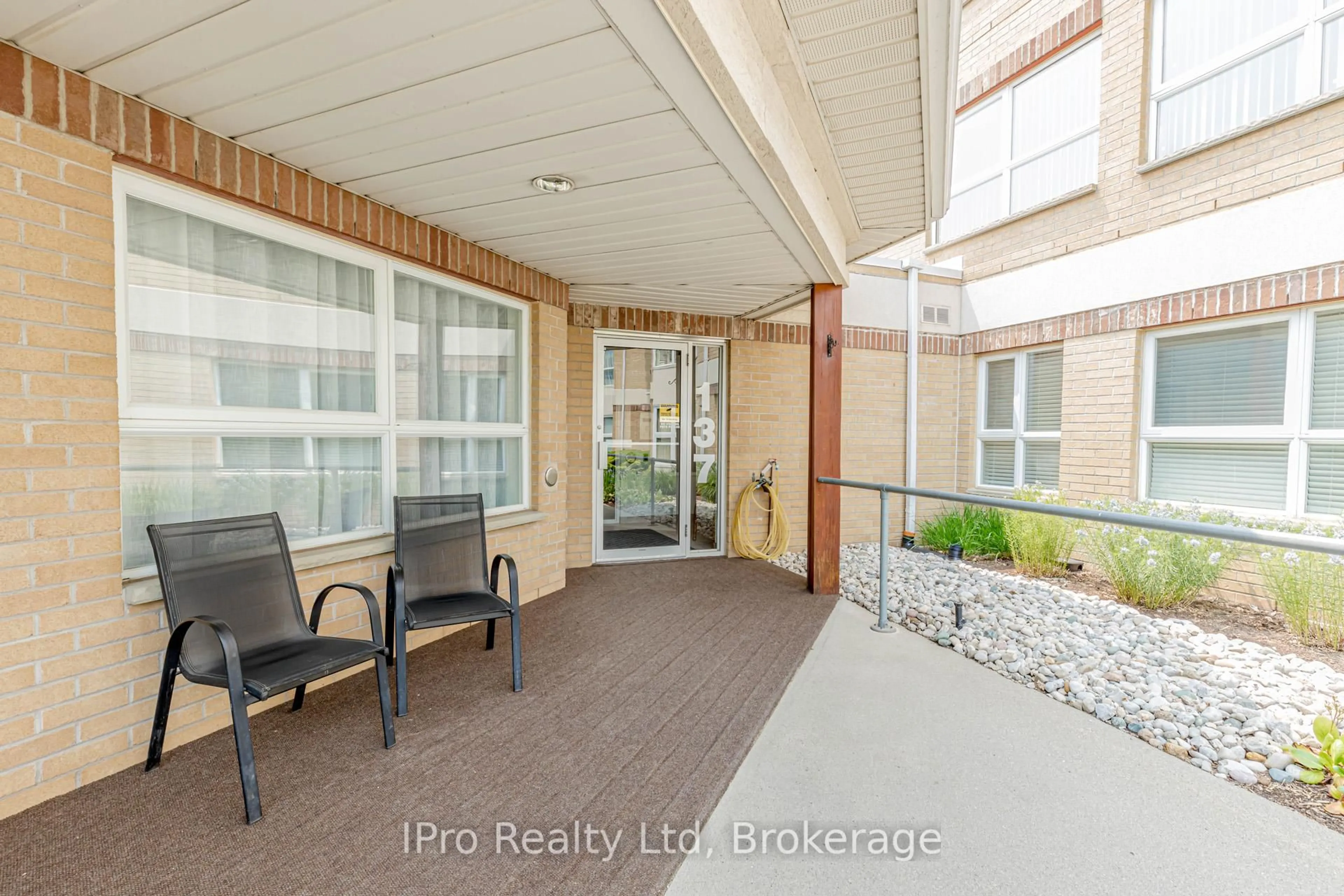 Unknown for 137 Martin St #203, Milton Ontario L9T 5H4