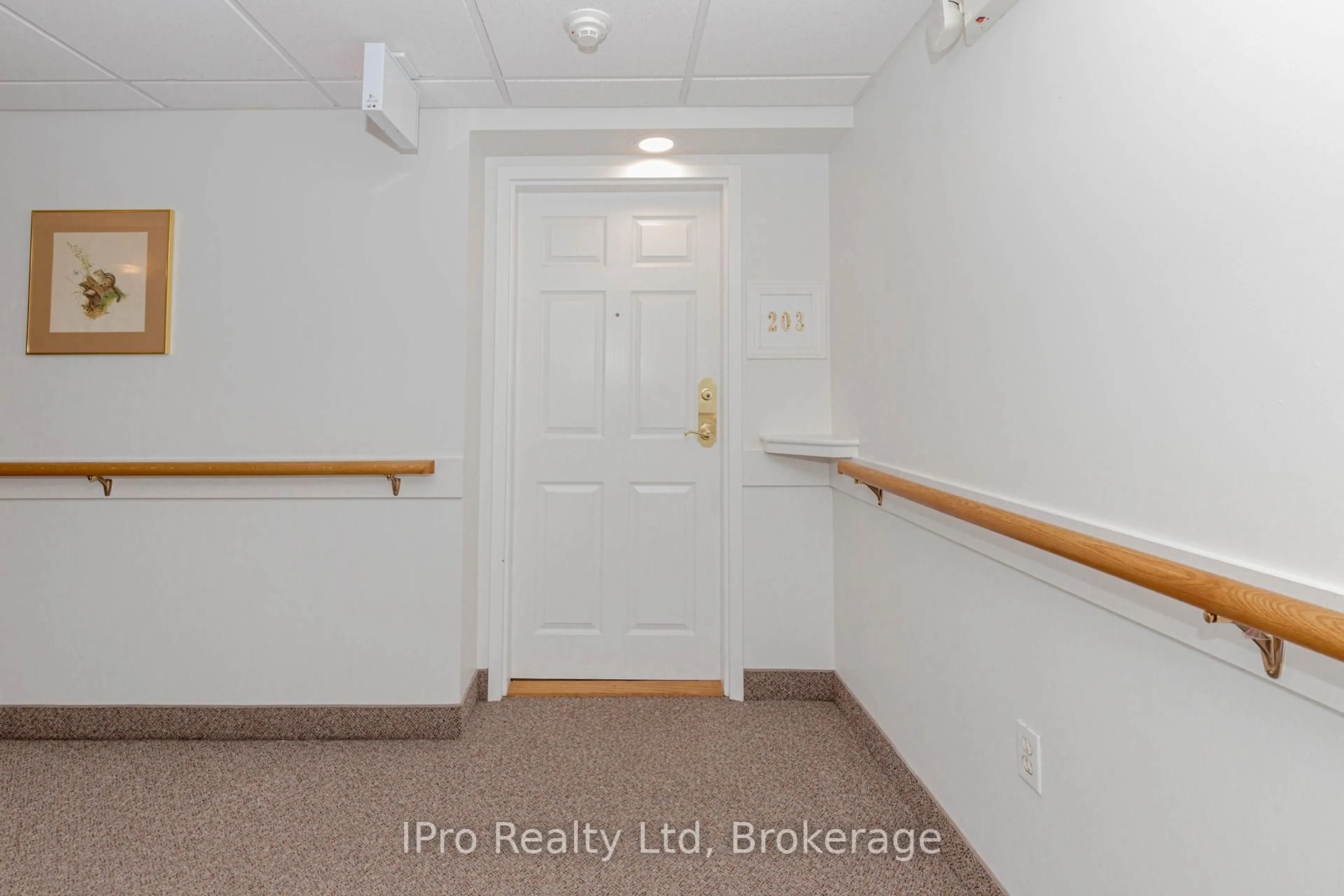 Indoor entryway for 137 Martin St #203, Milton Ontario L9T 5H4