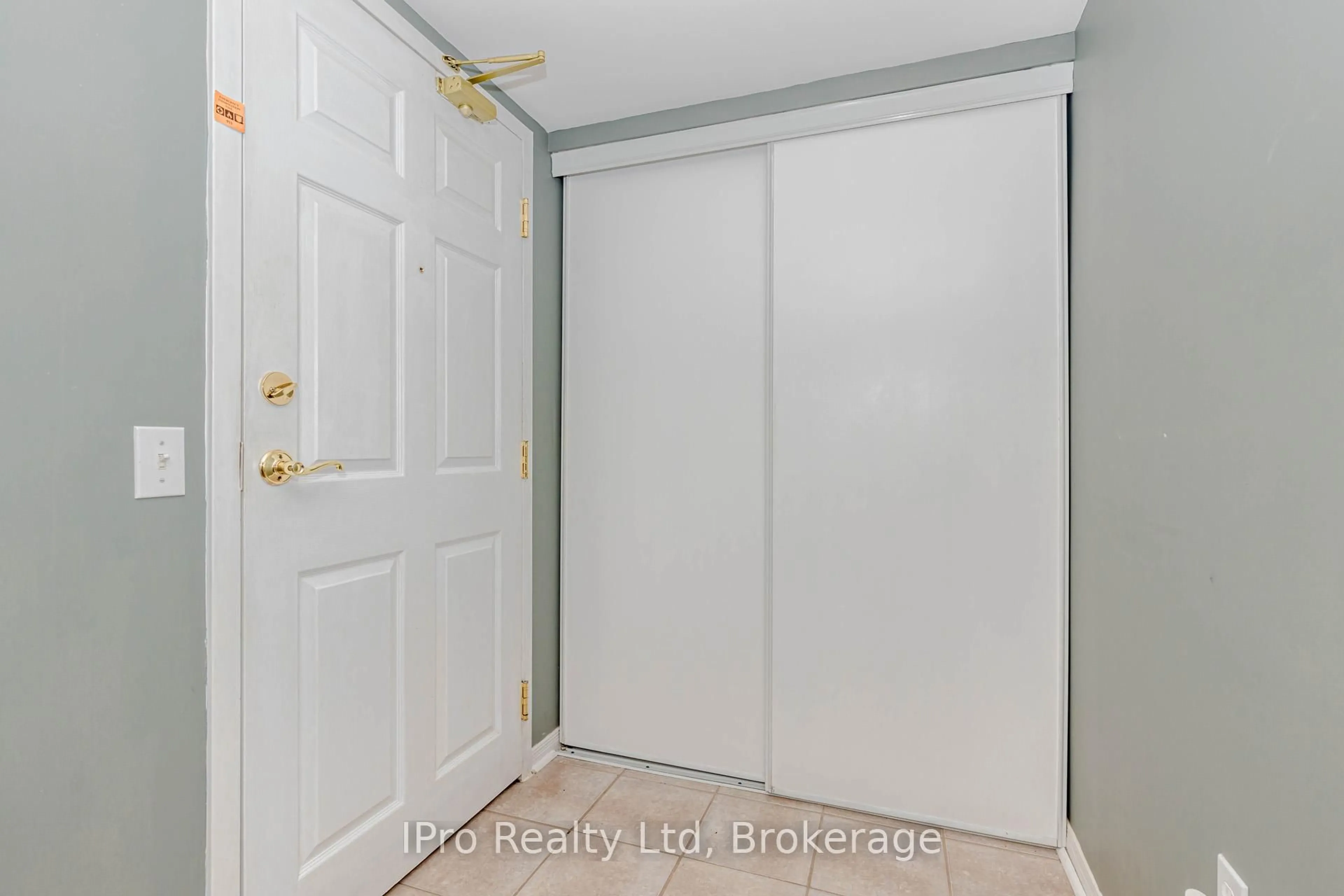 Unknown for 137 Martin St #203, Milton Ontario L9T 5H4