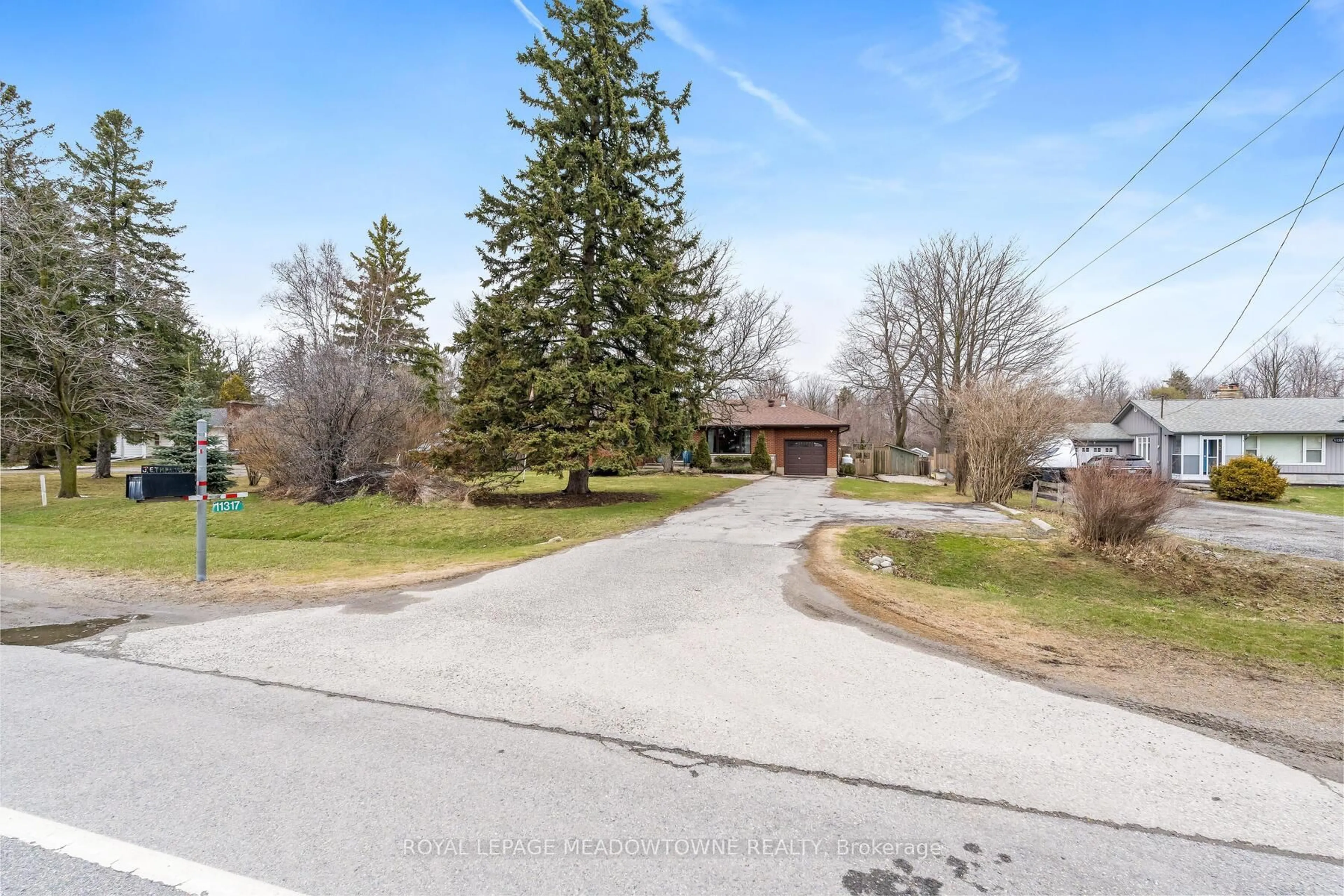 A pic from outside/outdoor area/front of a property/back of a property/a pic from drone, street for 11317 Regional Road 25, Halton Hills Ontario L7J 2M1