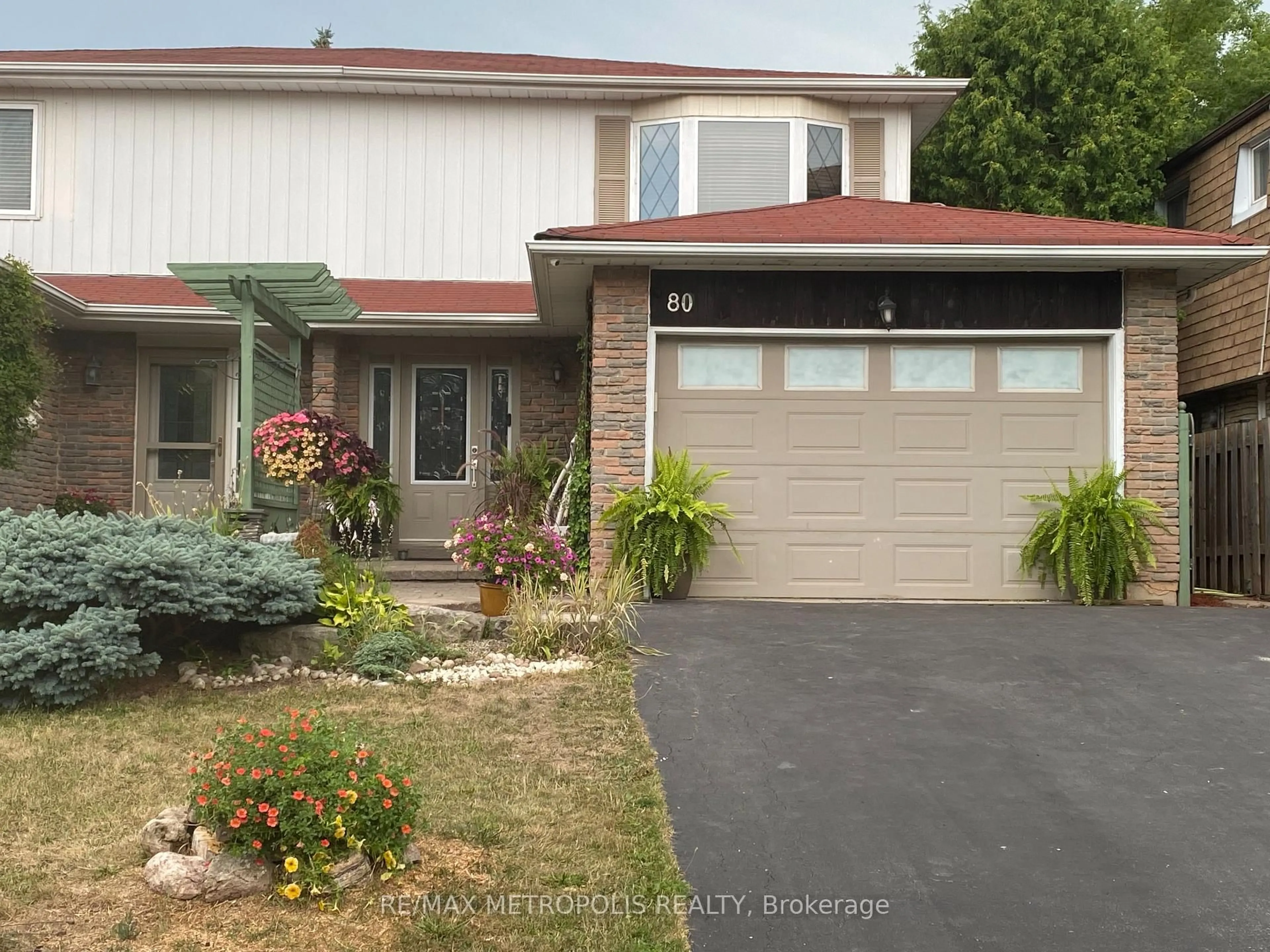 Home with vinyl exterior material, street for 80 Orsett St, Oakville Ontario L6H 2N9