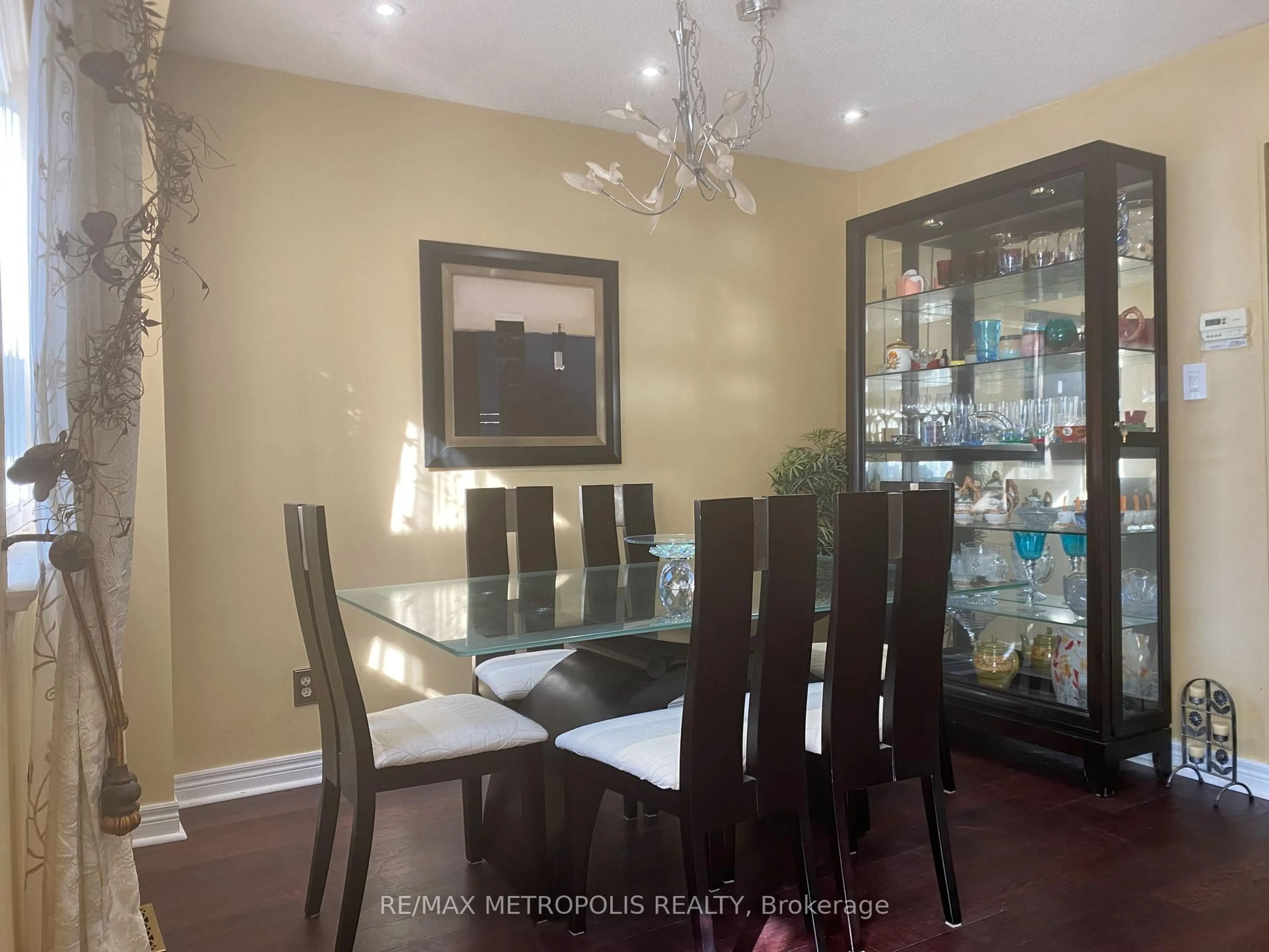 Dining room, wood/laminate floor for 80 Orsett St, Oakville Ontario L6H 2N9