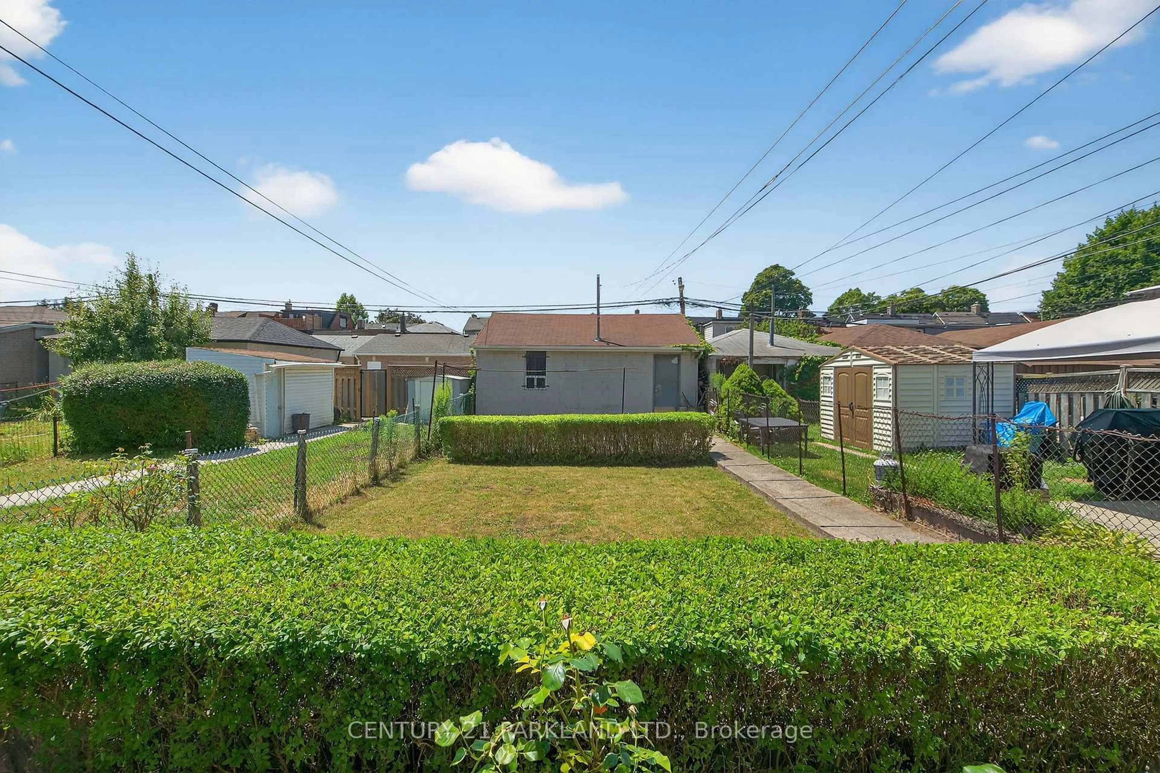 A pic from outside/outdoor area/front of a property/back of a property/a pic from drone, street for 122 GREENLAW Ave, Toronto Ontario M6H 3V5