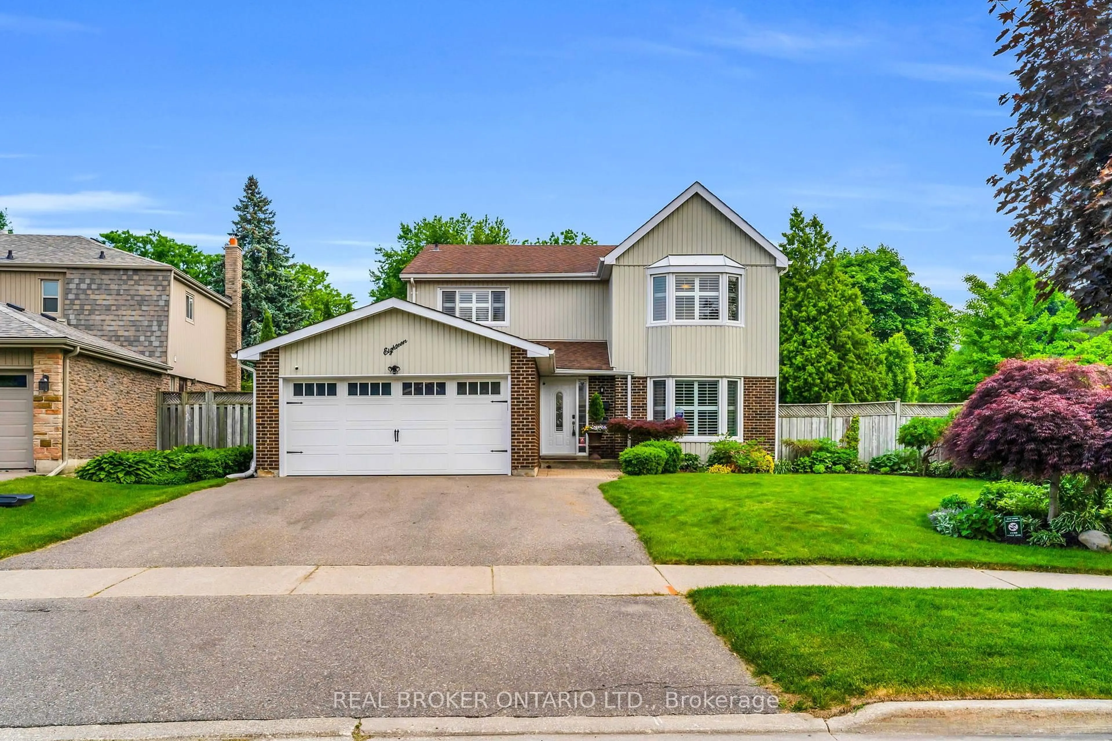 Home with vinyl exterior material, street for 18 Mansfield St, Brampton Ontario L6S 2Y4