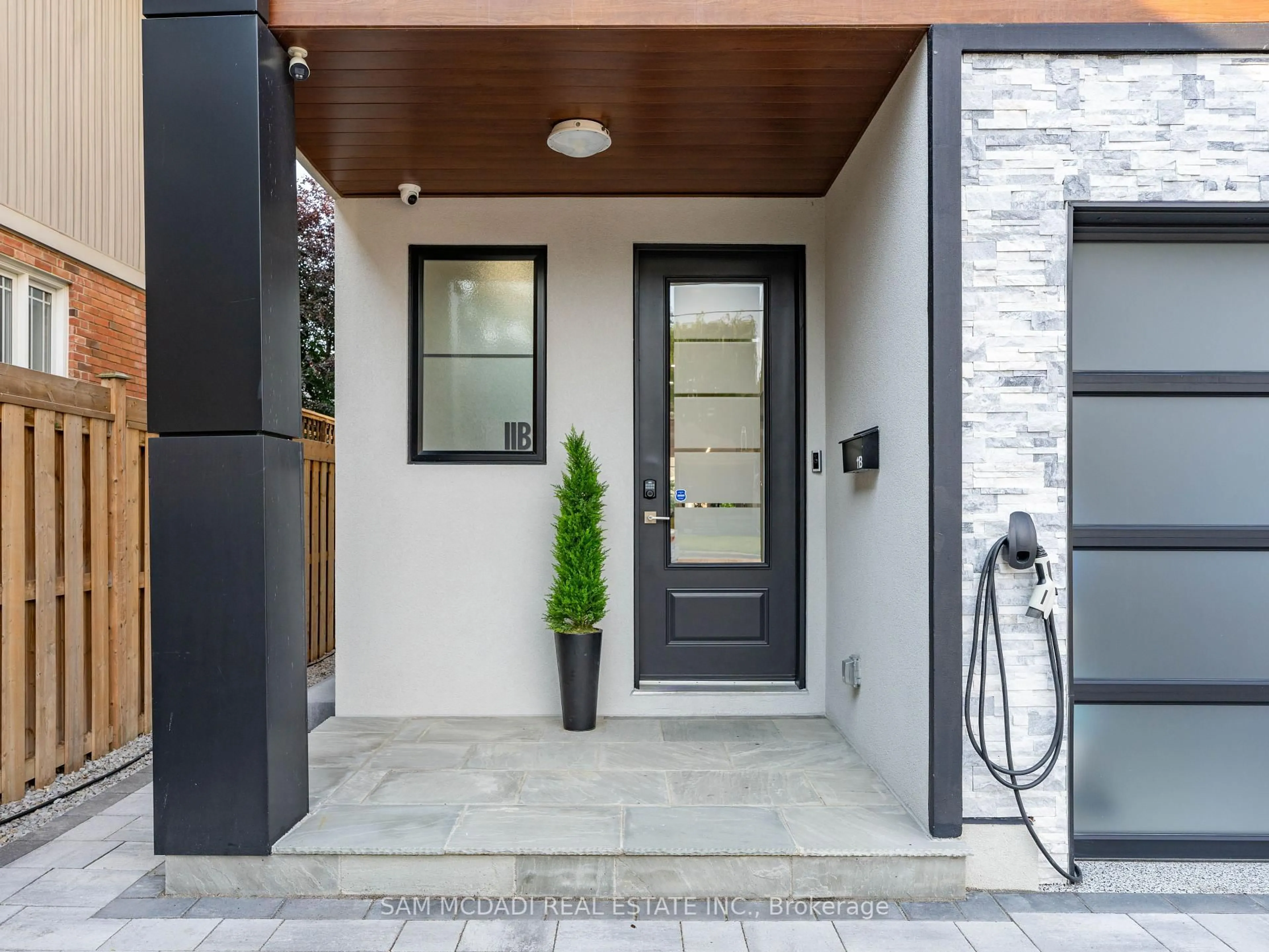 Indoor entryway for 11B Maple Ave, Mississauga Ontario L5H 2R9