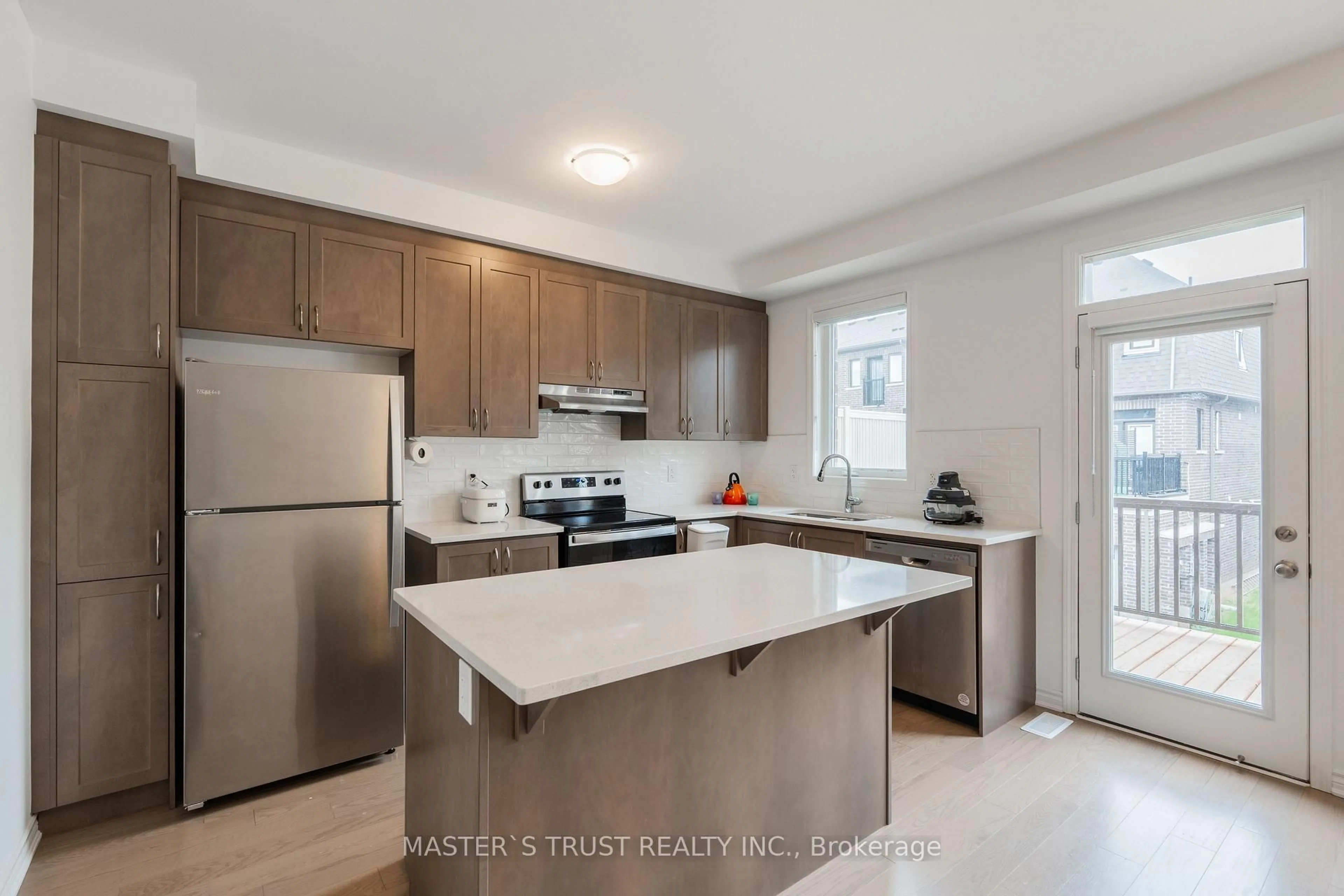 Open concept kitchen, unknown for 1369 William Halton Pkwy, Oakville Ontario L6M 5N9