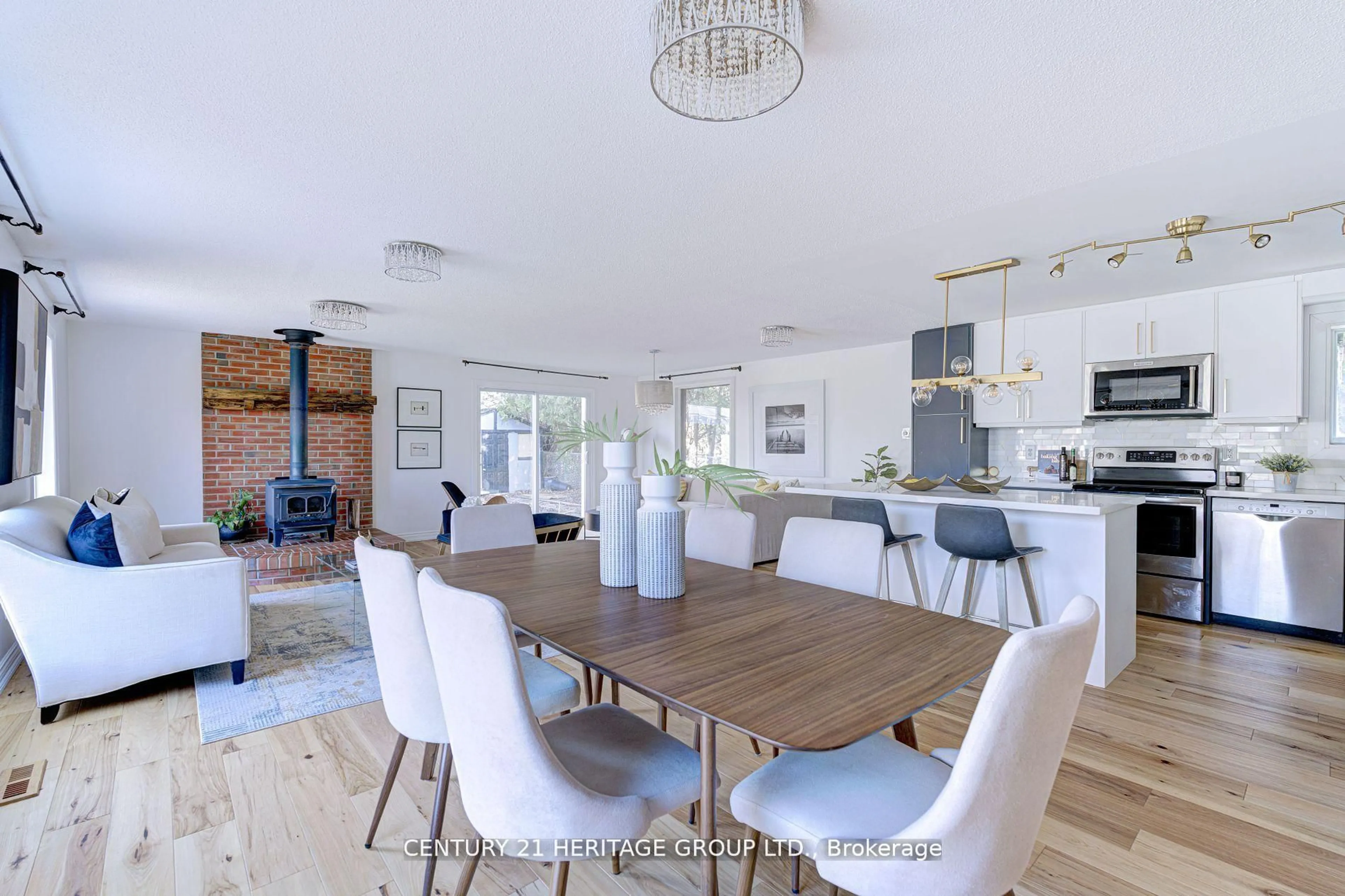 Open concept kitchen, unknown for 111 Lorne Scots Dr, Milton Ontario L9T 2Z5
