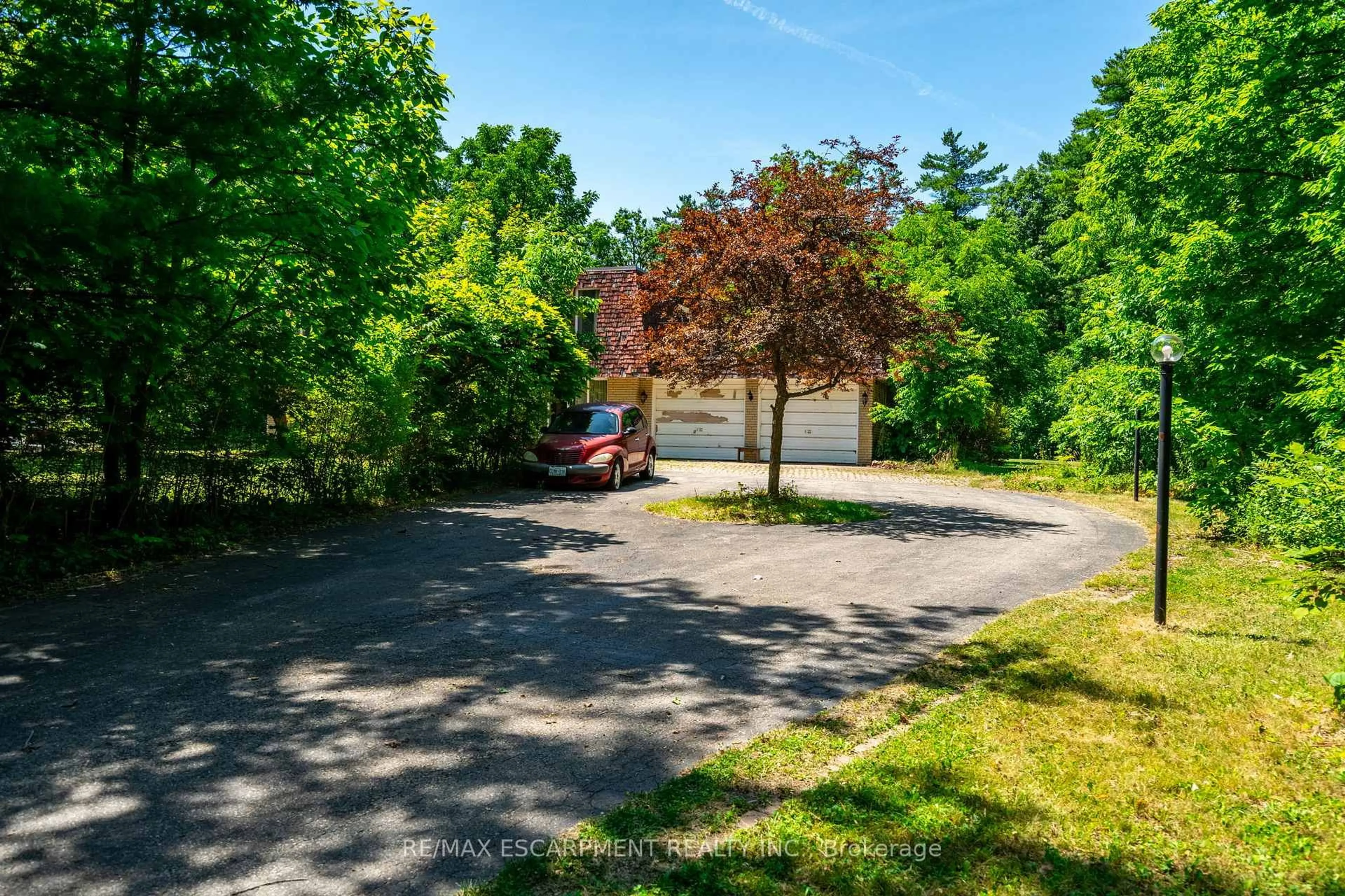 A pic from outside/outdoor area/front of a property/back of a property/a pic from drone, forest/trees view for 6746 Appleby Line, Burlington Ontario L7M 0P7