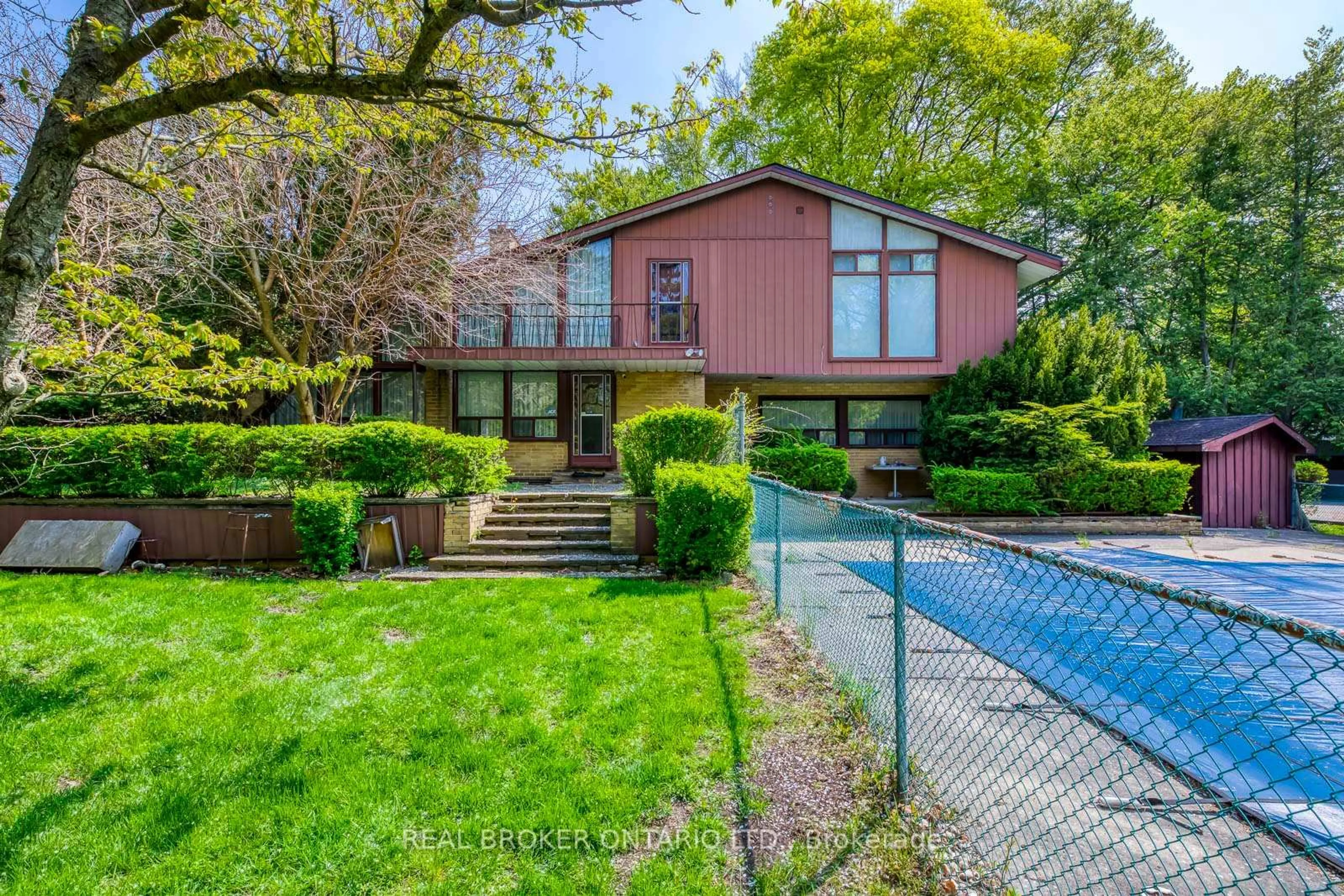 Home with brick exterior material, street for 600 Bob O Link Rd, Mississauga Ontario L5J 2P4