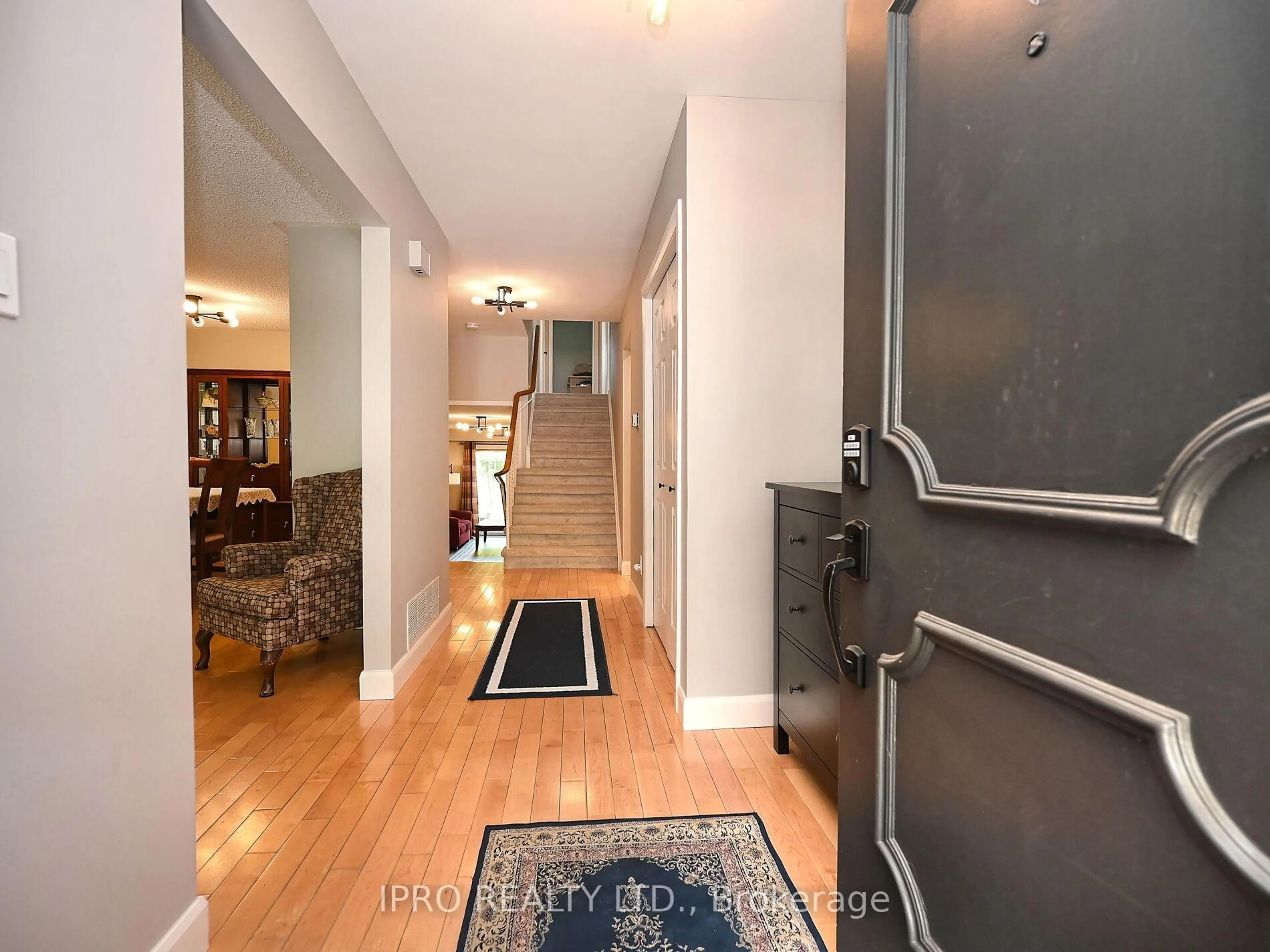 Indoor entryway for 986 Vanier Dr, Mississauga Ontario L5H 3T7