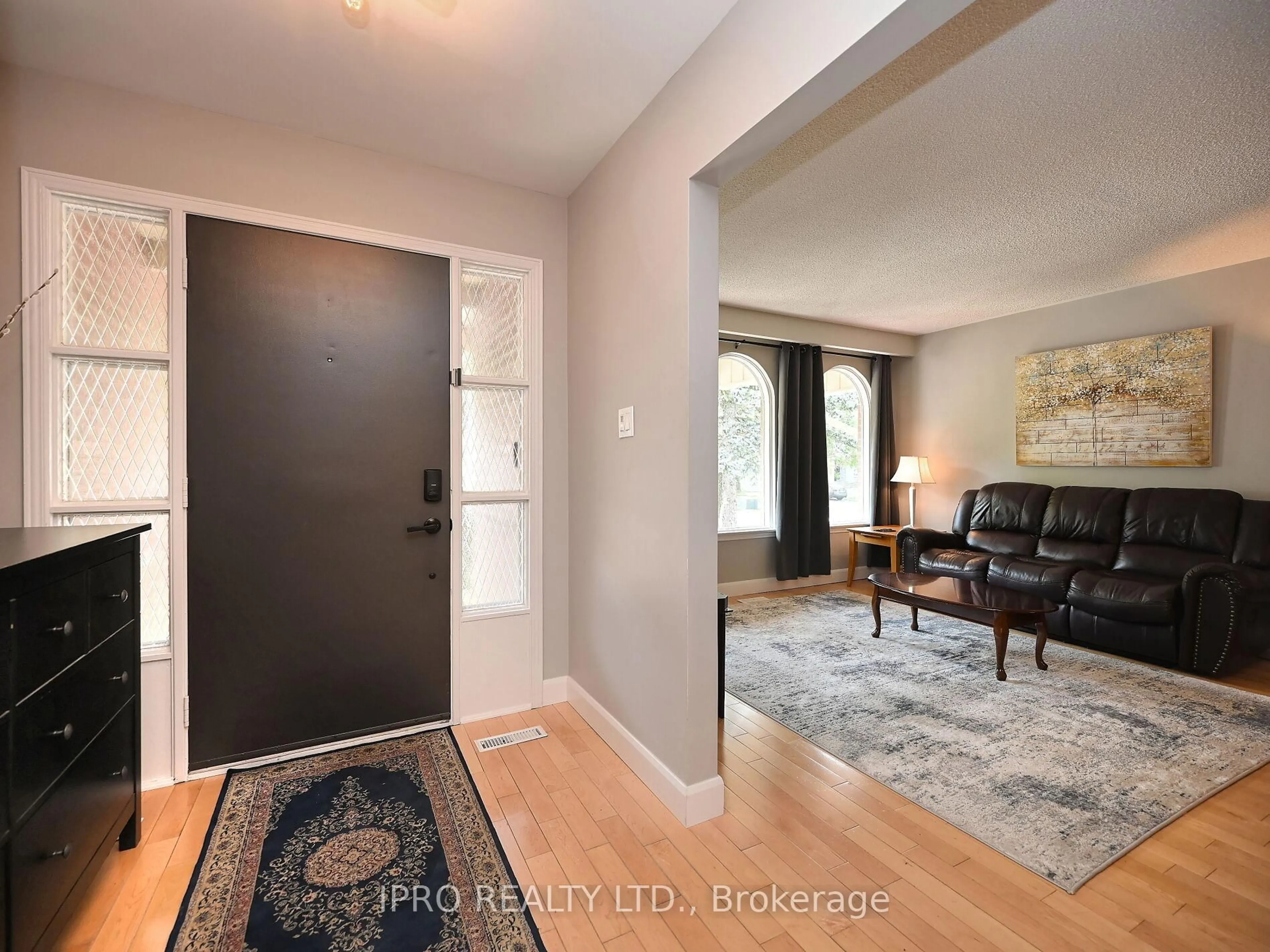 Indoor entryway for 986 Vanier Dr, Mississauga Ontario L5H 3T7