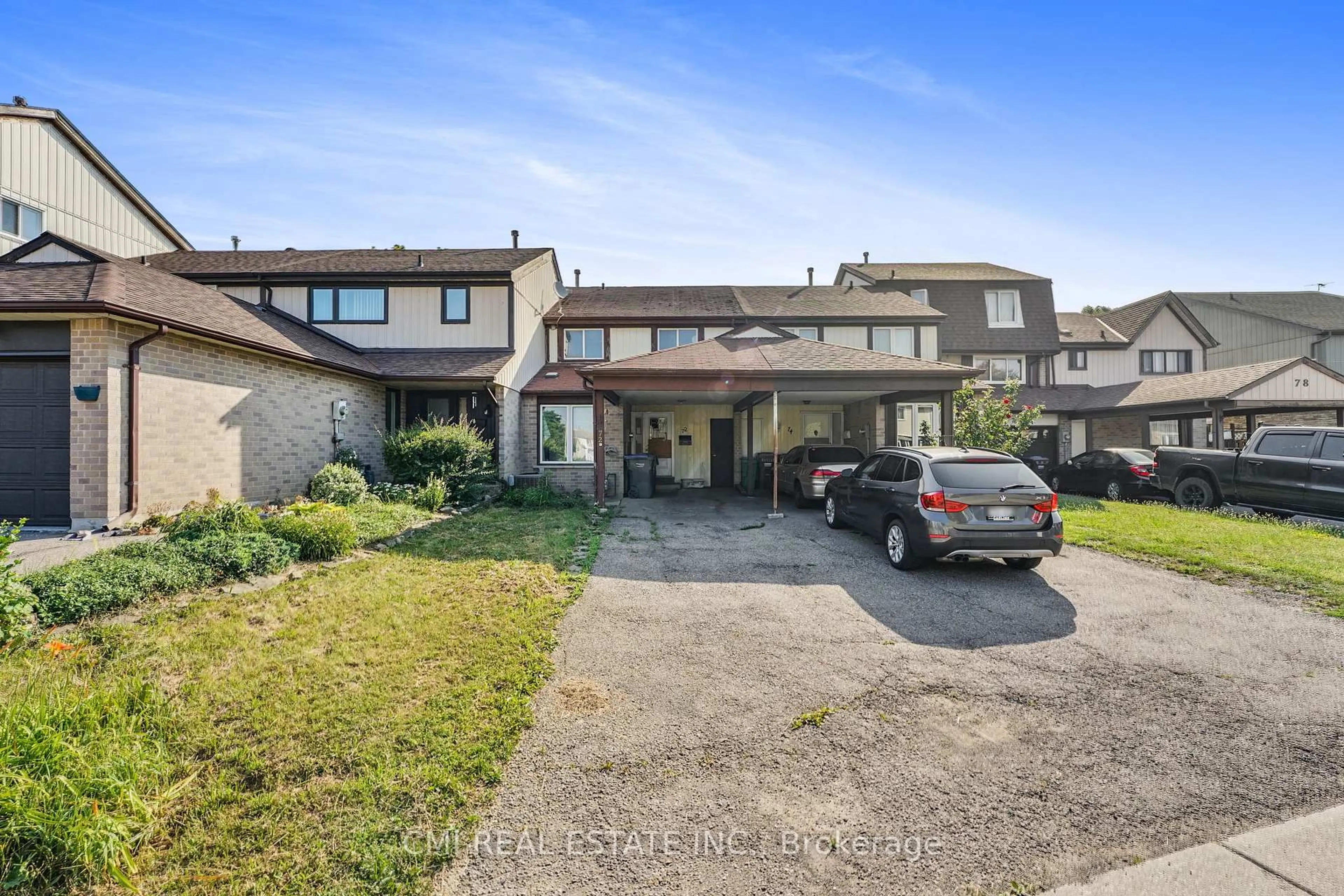 A pic from outside/outdoor area/front of a property/back of a property/a pic from drone, street for 72 Primrose Cres, Brampton Ontario L6Z 1E3
