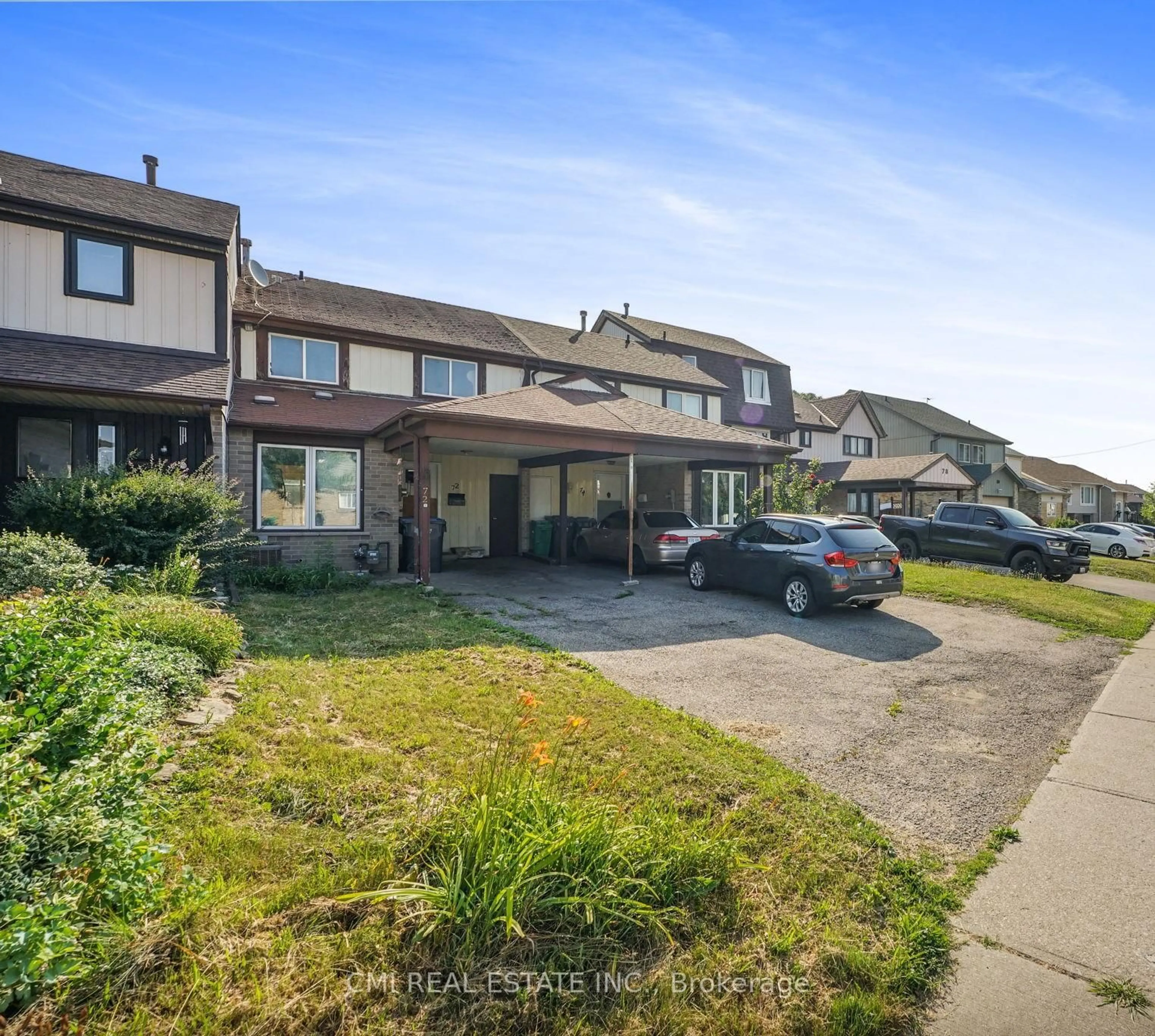 A pic from outside/outdoor area/front of a property/back of a property/a pic from drone, street for 72 Primrose Cres, Brampton Ontario L6Z 1E3