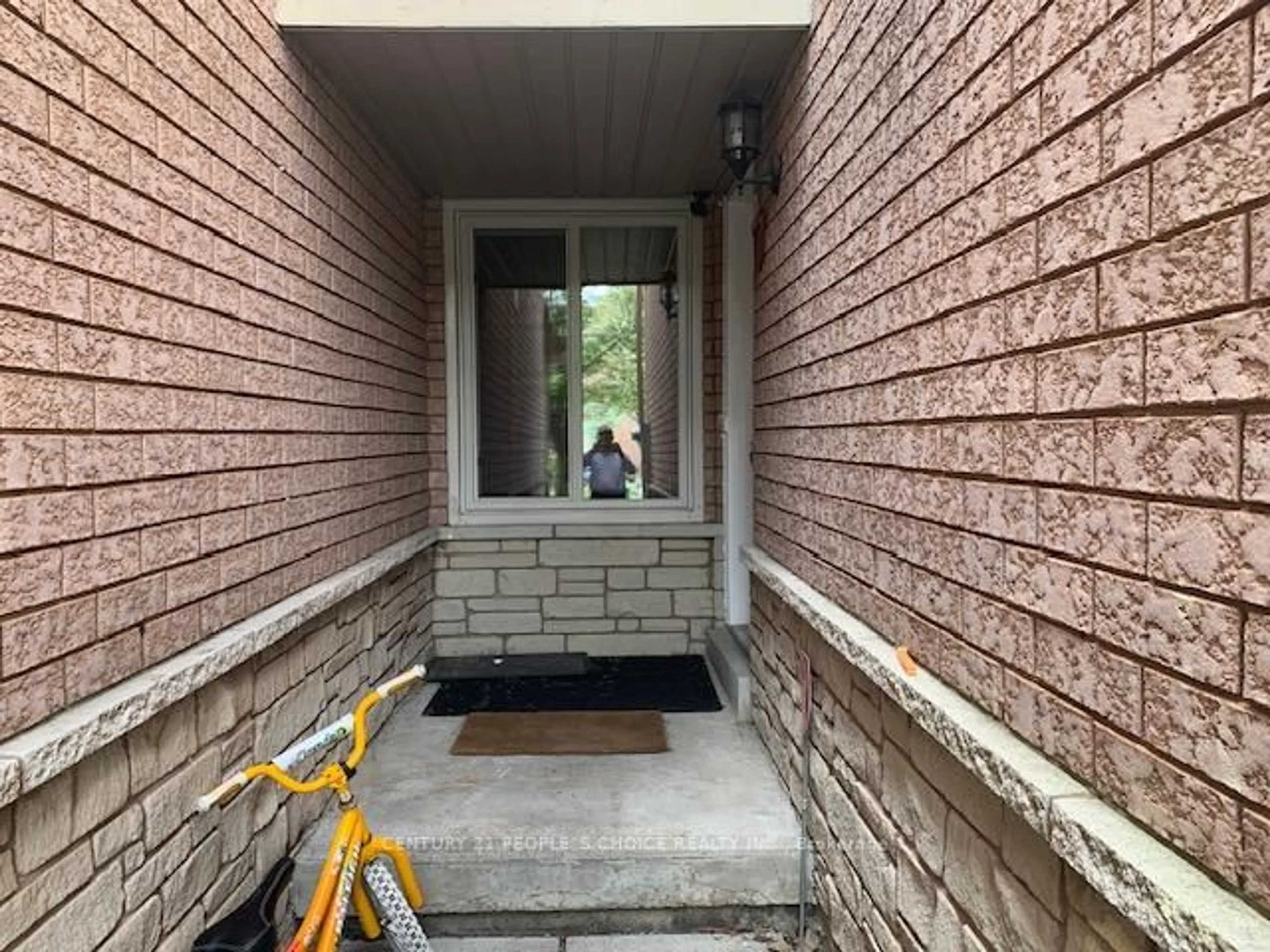 Indoor entryway for 5420 Fallingbrook Dr #72, Mississauga Ontario L5V 2H6