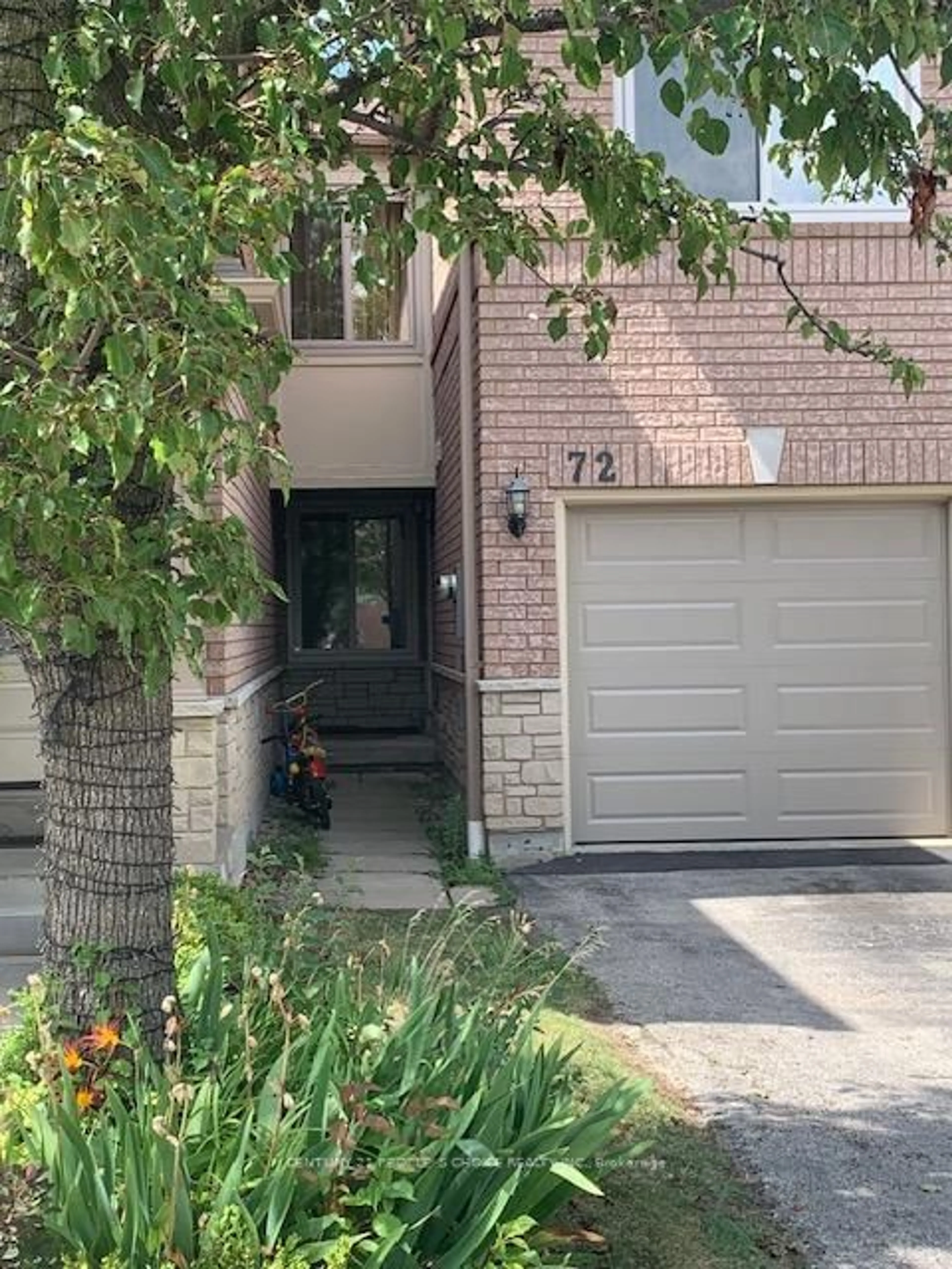 Home with brick exterior material, street for 5420 Fallingbrook Dr #72, Mississauga Ontario L5V 2H6