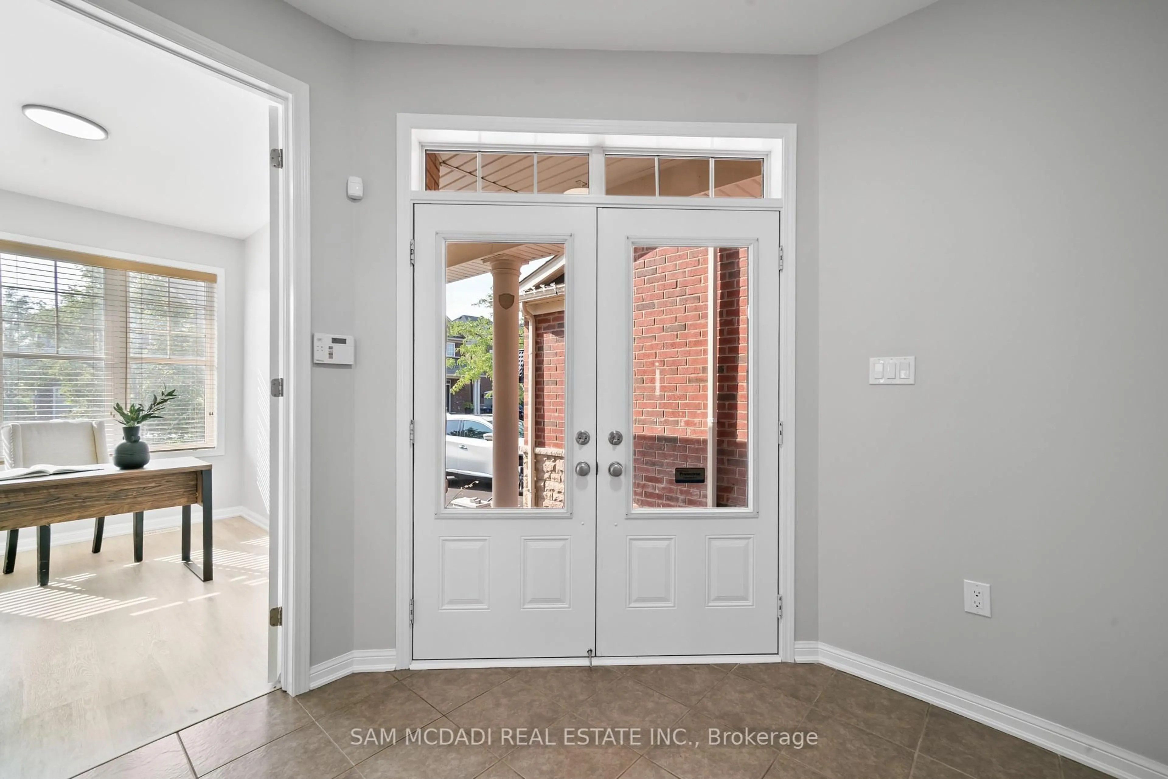 Indoor entryway for 73 Miracle Tr, Brampton Ontario L7A 0Y8