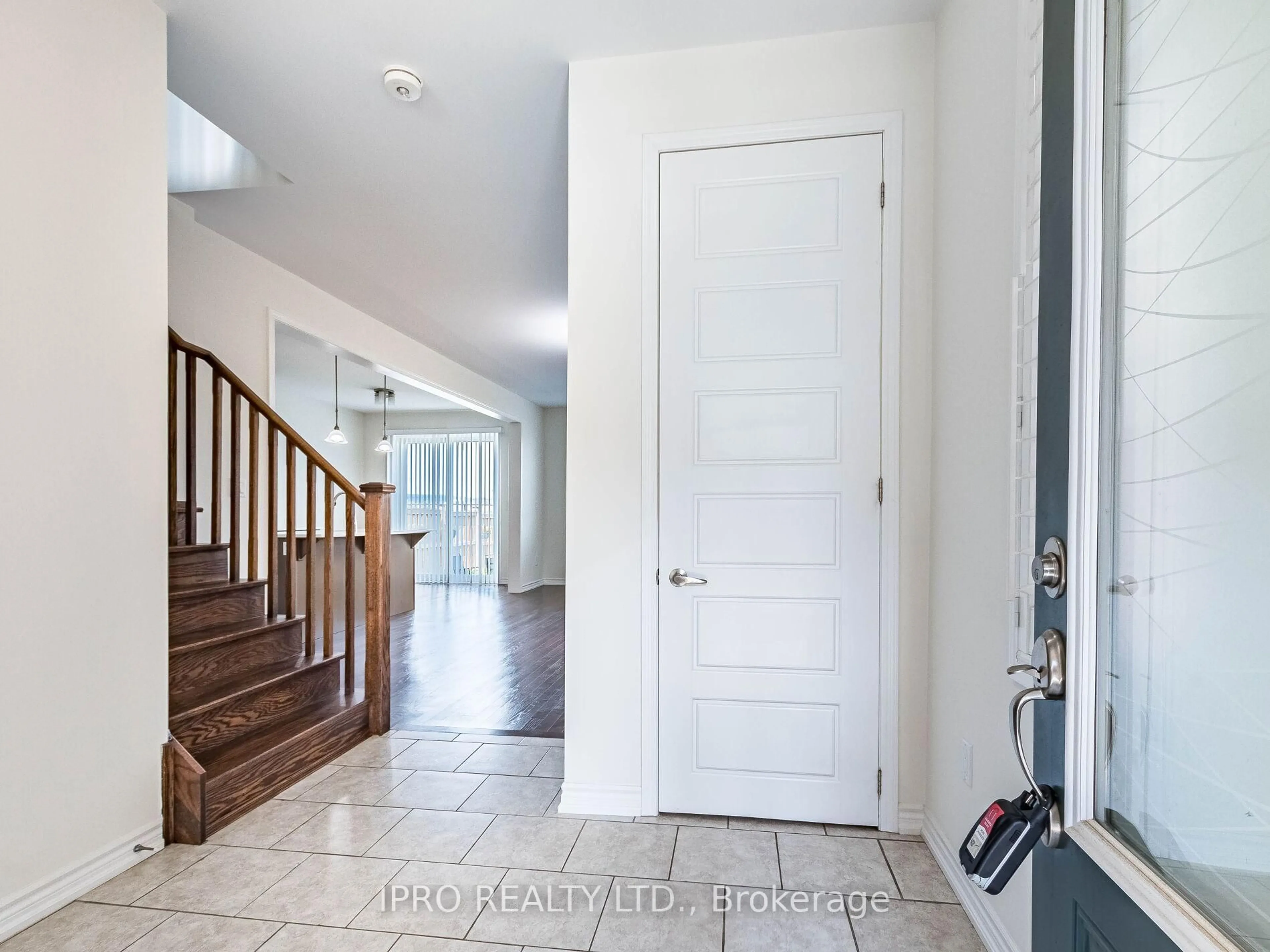 Indoor entryway for 67 Locker Pl, Milton Ontario L9E 1E8