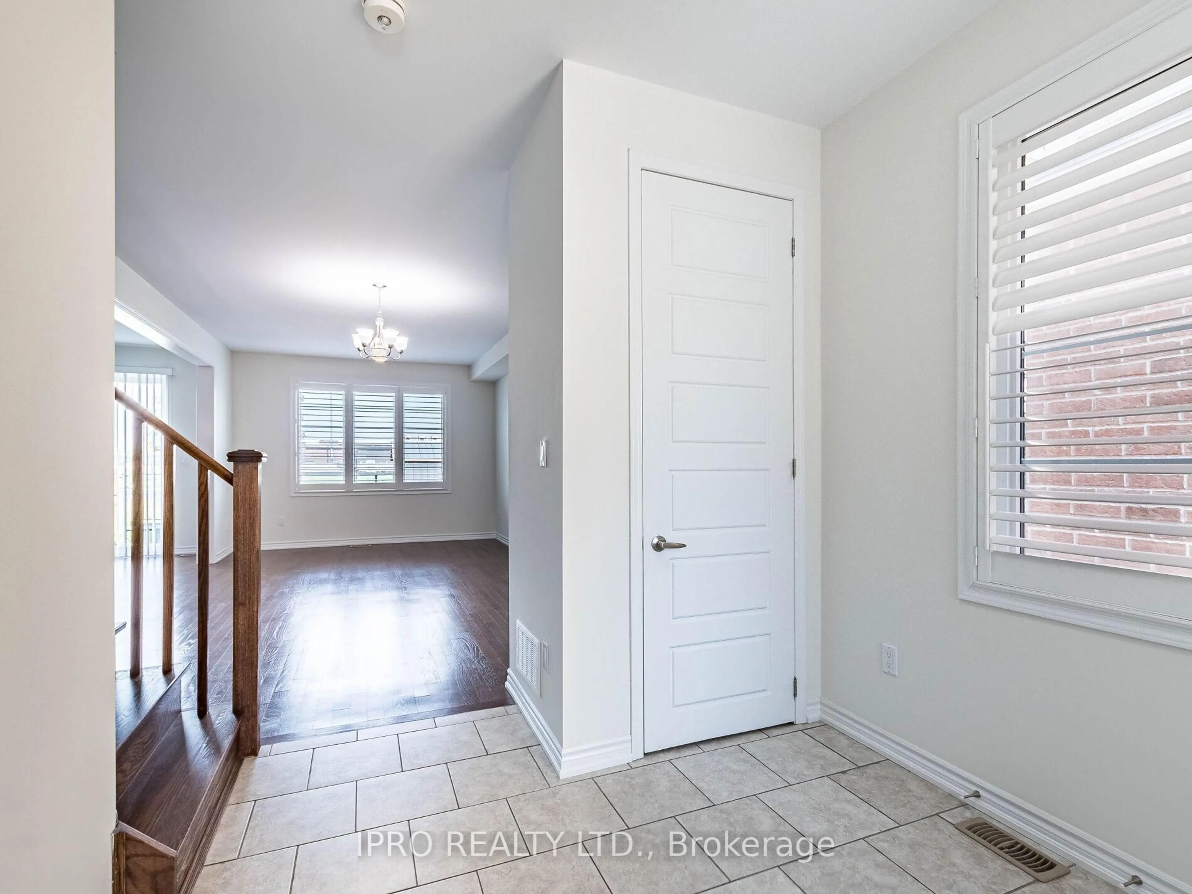 Indoor entryway for 67 Locker Pl, Milton Ontario L9E 1E8