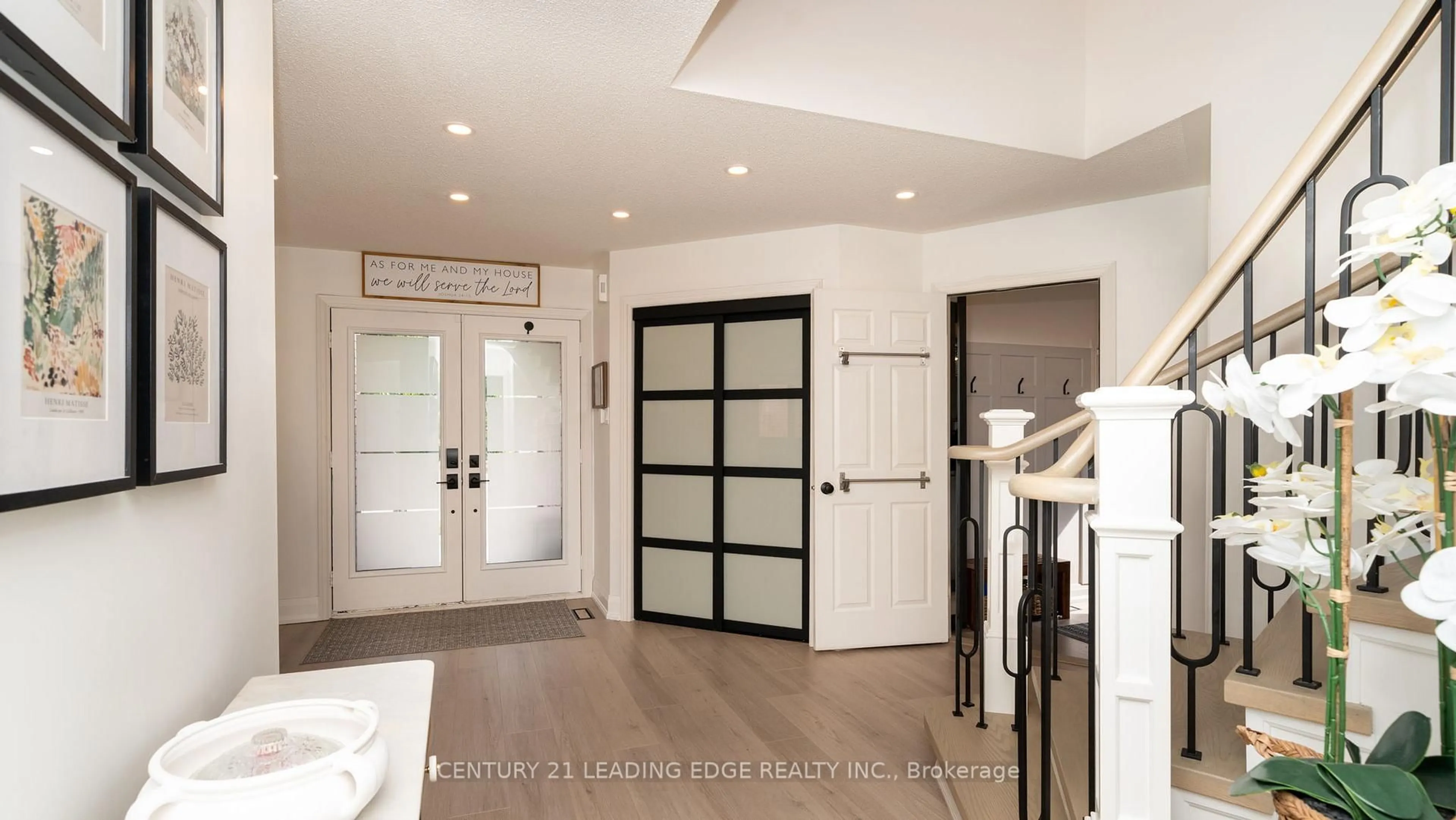 Indoor entryway for 151 Miller Dr, Halton Hills Ontario L7G 5Y2