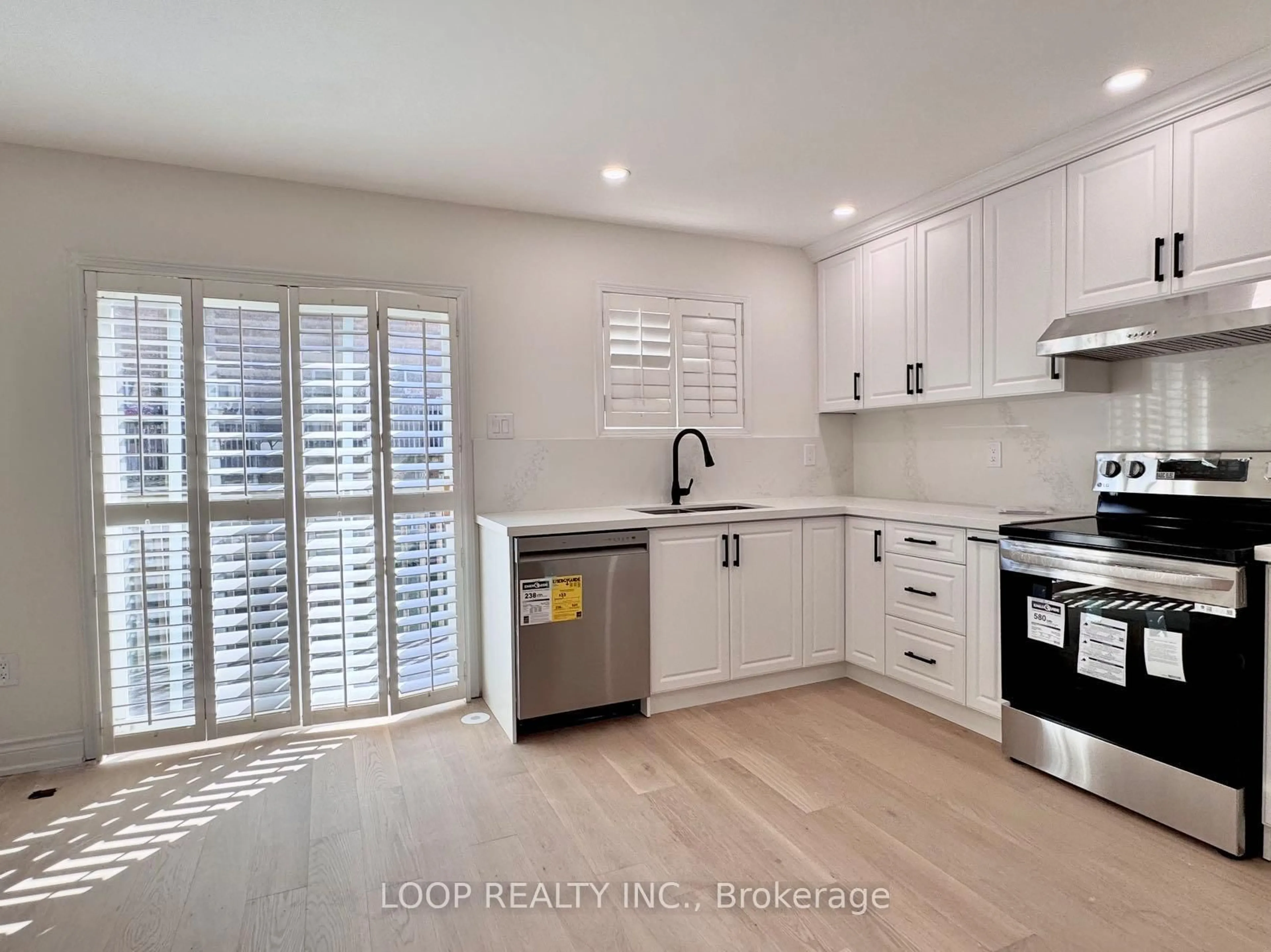 Open concept kitchen, unknown for 601 Shoreline Dr #102, Mississauga Ontario L5B 4K8