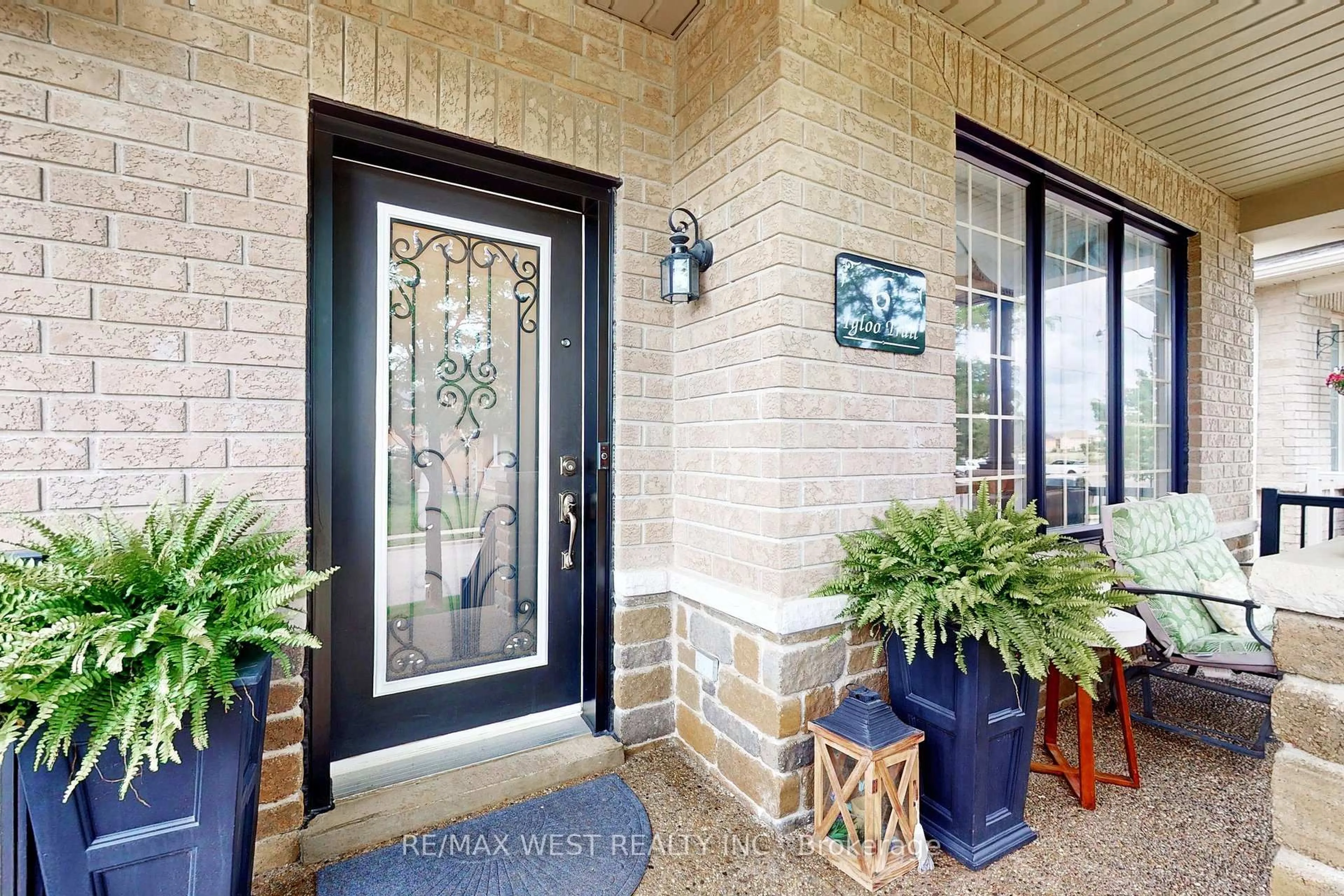 Indoor entryway for 6 Igloo Tr, Brampton Ontario L6R 3K6