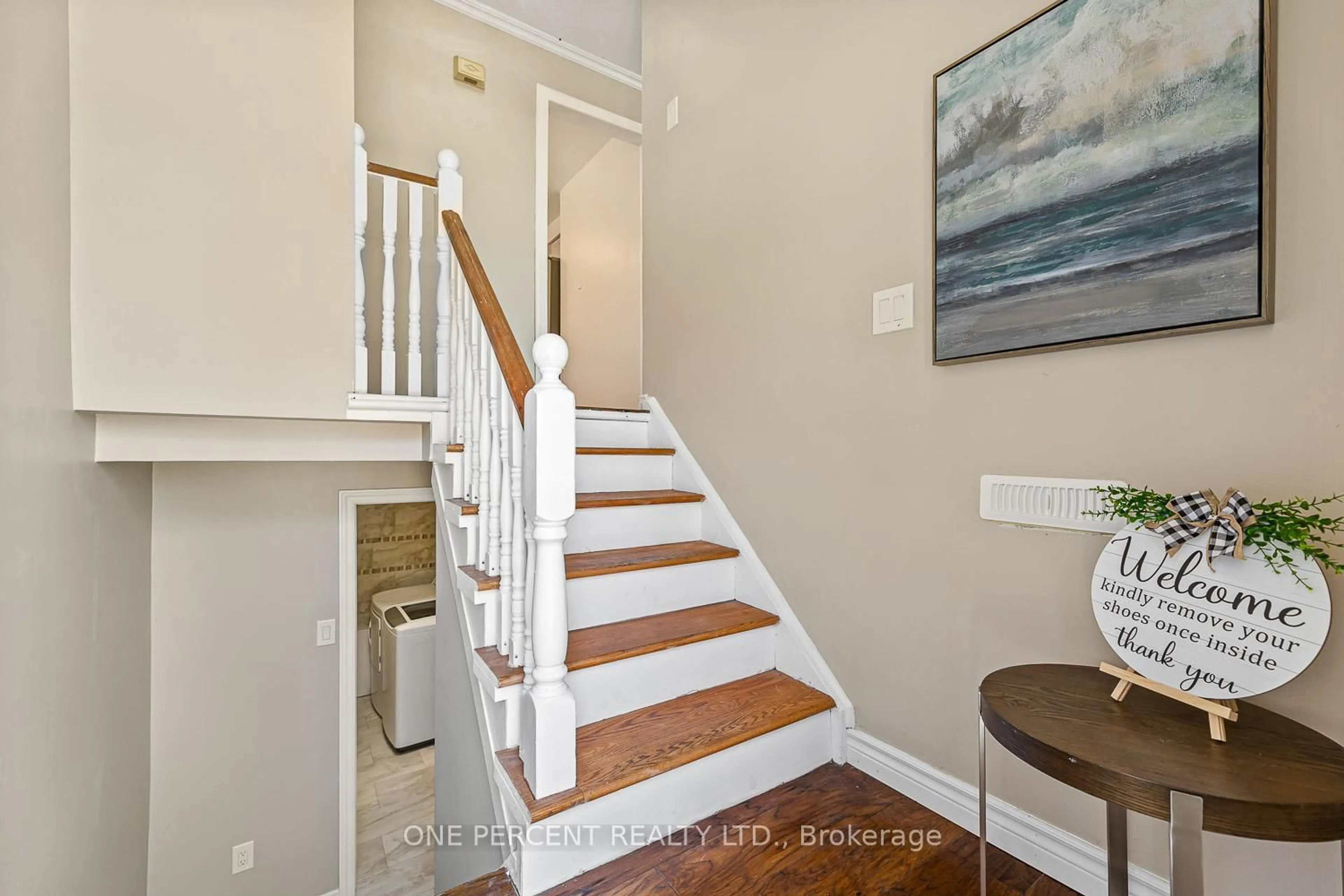 Indoor entryway for 178 Burbank Cres, Orangeville Ontario L9W 3H8