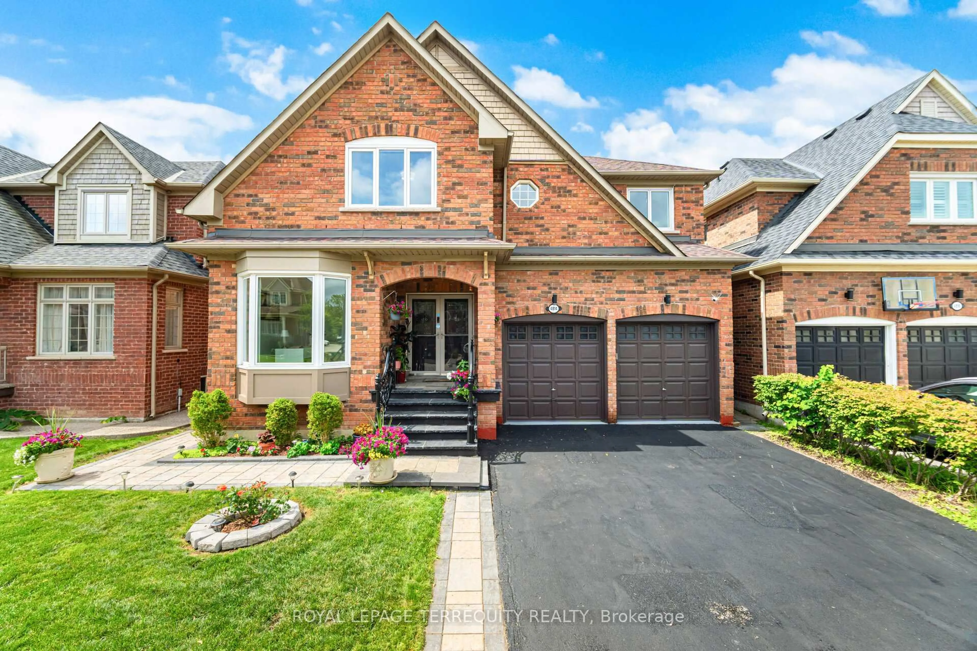 Home with brick exterior material, street for 4814 Dunoon Dr, Mississauga Ontario L5M 7J8