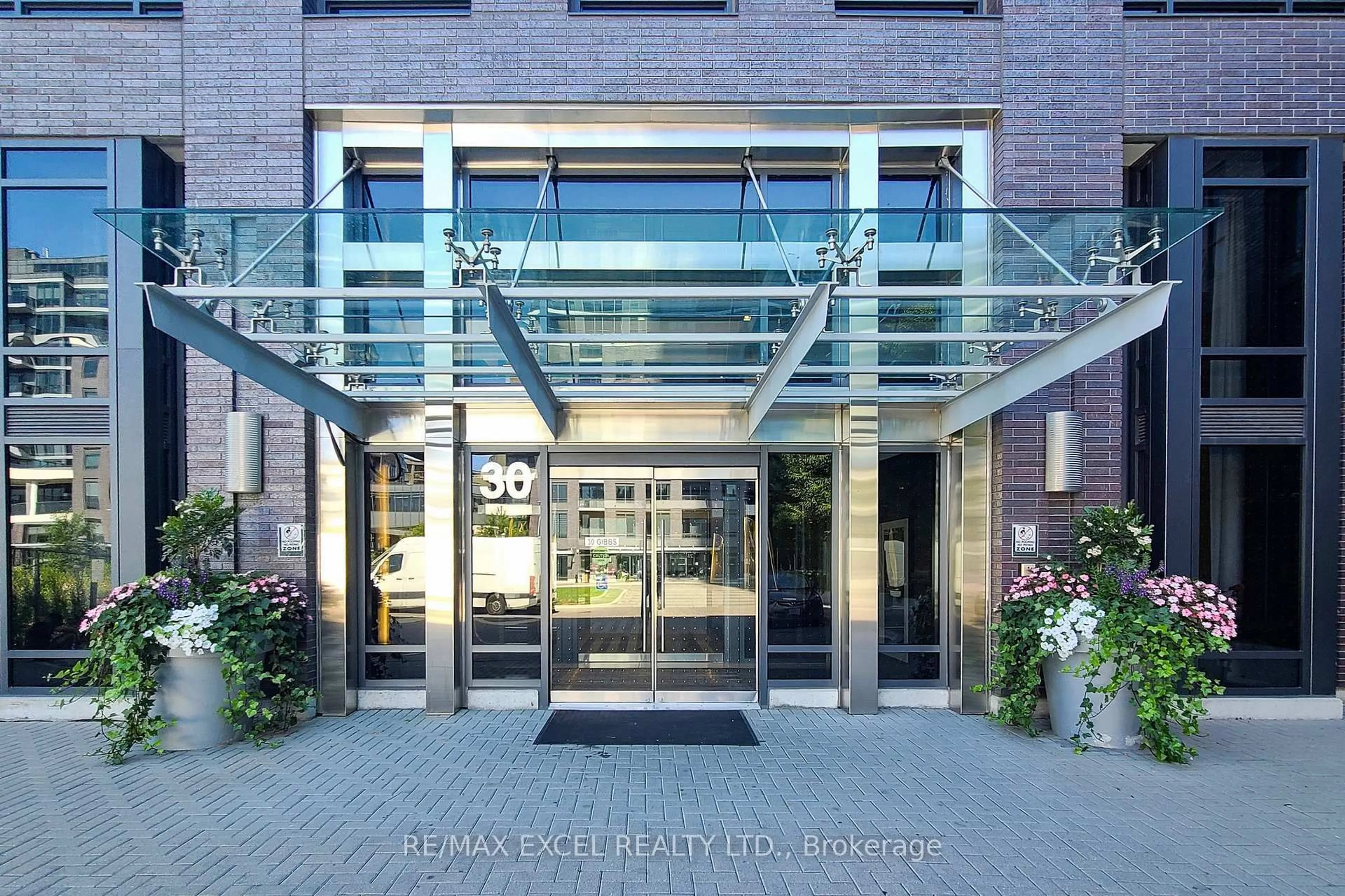 Indoor foyer for 30 Gibbs Rd #1708, Toronto Ontario M9B 0E4