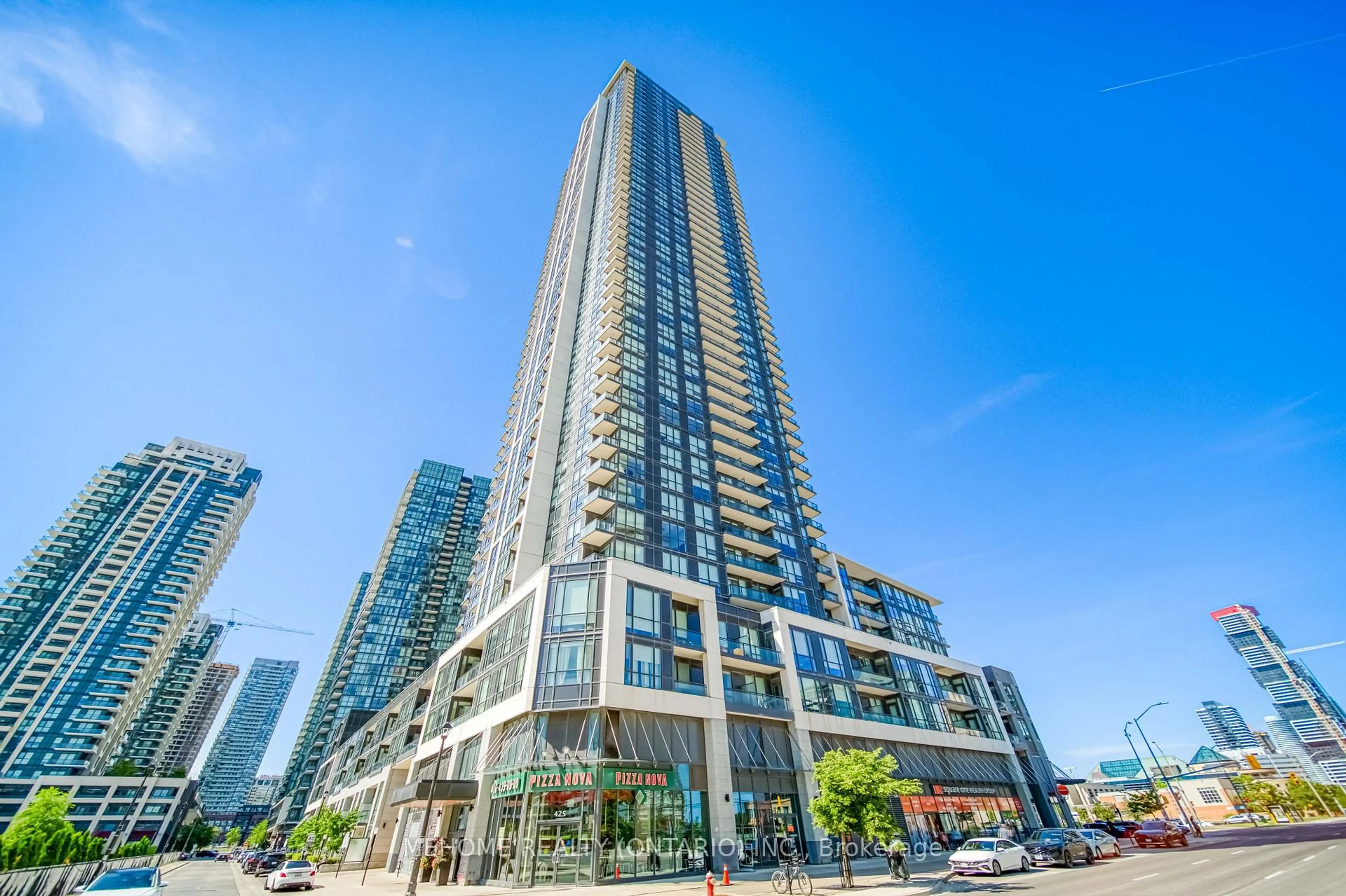 Indoor foyer for 4011 Brickstone Mews #2105, Mississauga Ontario L5B 0J7